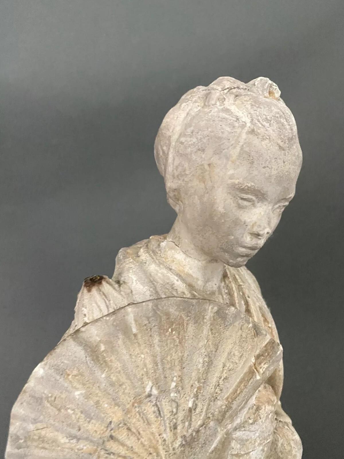 Studio plaster statue by Charles Filleul – Woman with a fan, 20th century. In Good Condition For Sale In NANTES, FR
