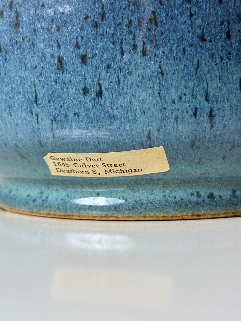 Studio Pottery Vaso con coperchio in gres smaltato blu Ombre di Gawaine Dart 1970s in vendita 3