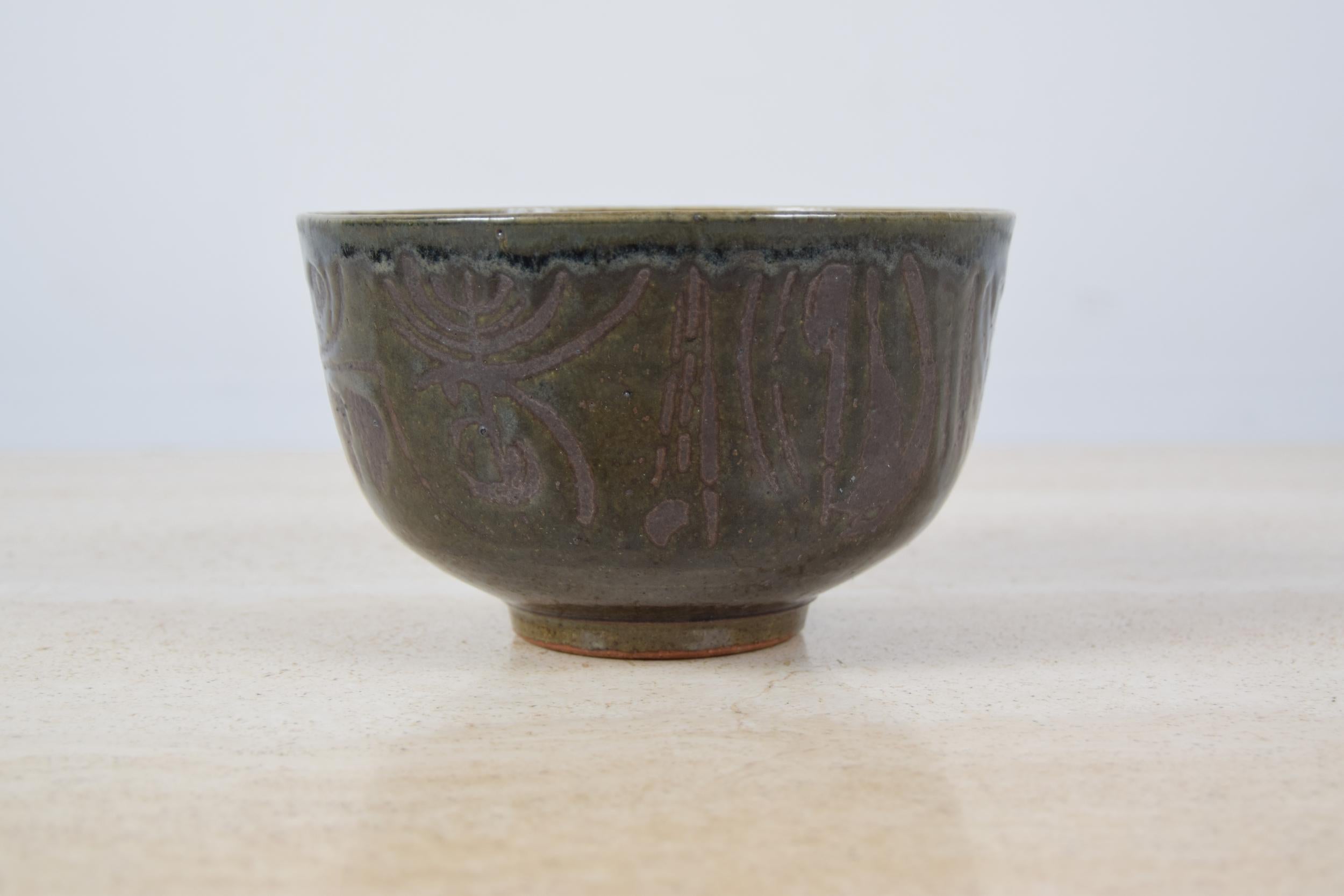 Studio pottery bowl by Gerry Williams, circa 1975. Bowl measures 7 1/2