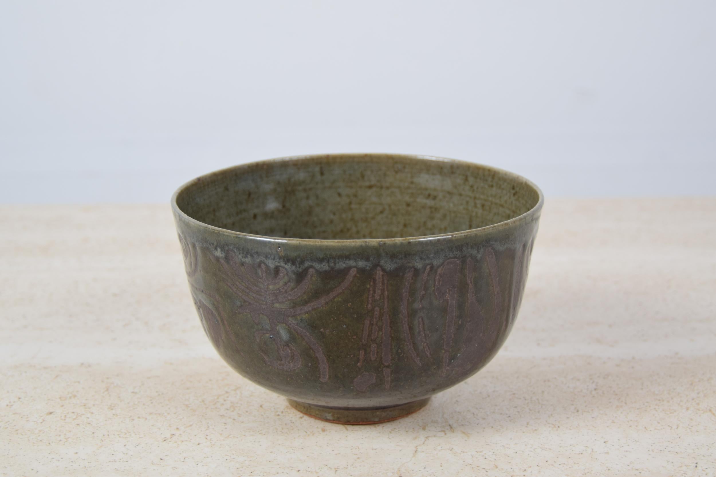Mid-Century Modern Studio Pottery Bowl by Gerry Williams For Sale