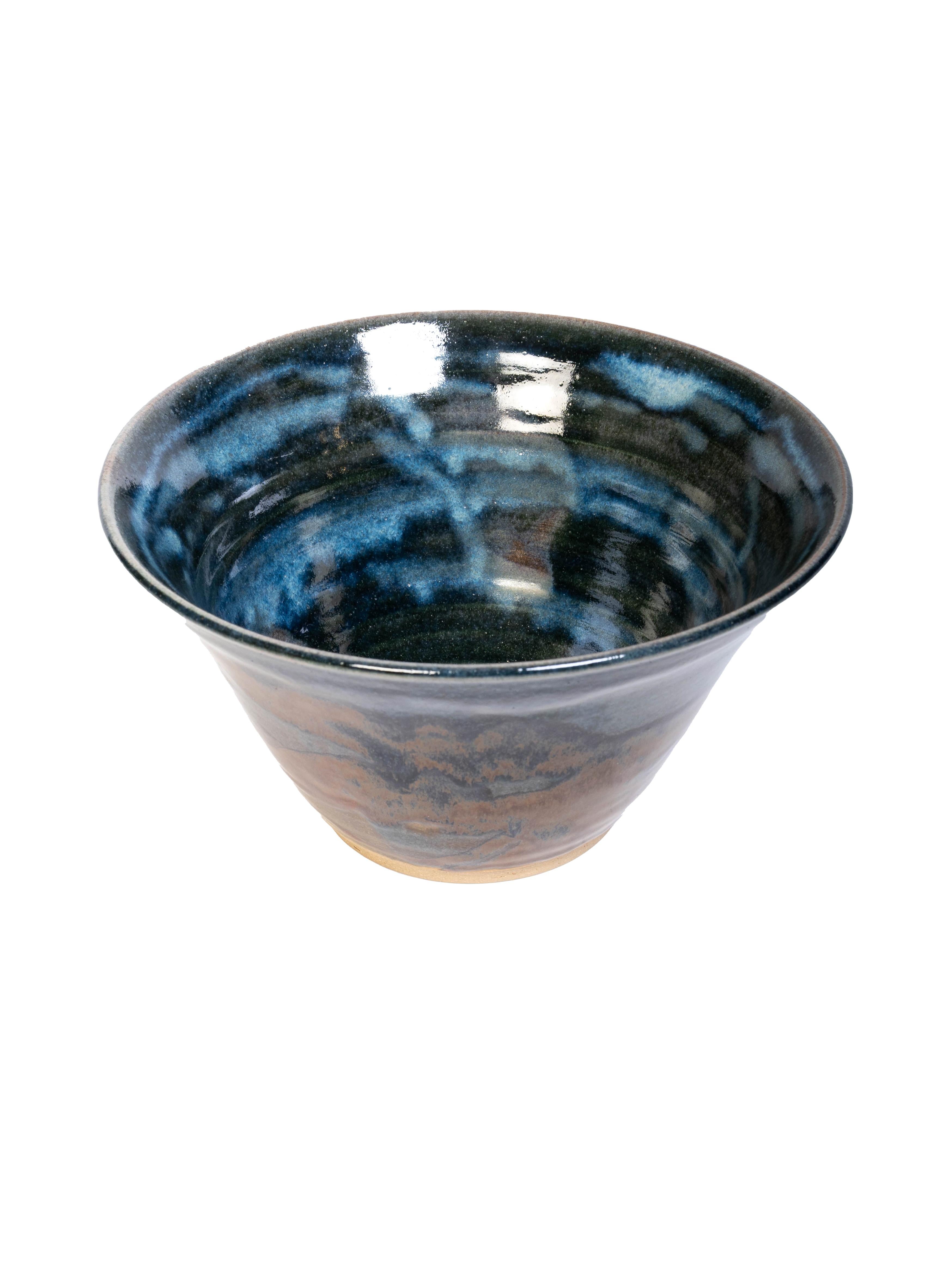 Studio Pottery Bowl, Cornwall, England 
Glazed, Signed 'Margaret S C'
Late 20th Century

In very good condition.