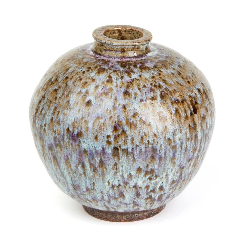 Studio Pottery Bulbous Streak Glazed Vase Signed, 20th Century In Good Condition In Bishop's Stortford, Hertfordshire