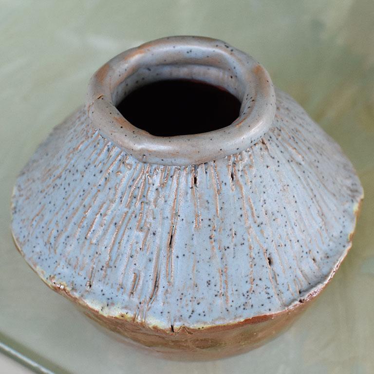 XX secolo Studio Pottery Vaso o Ink Pot in lavanda e marrone in vendita