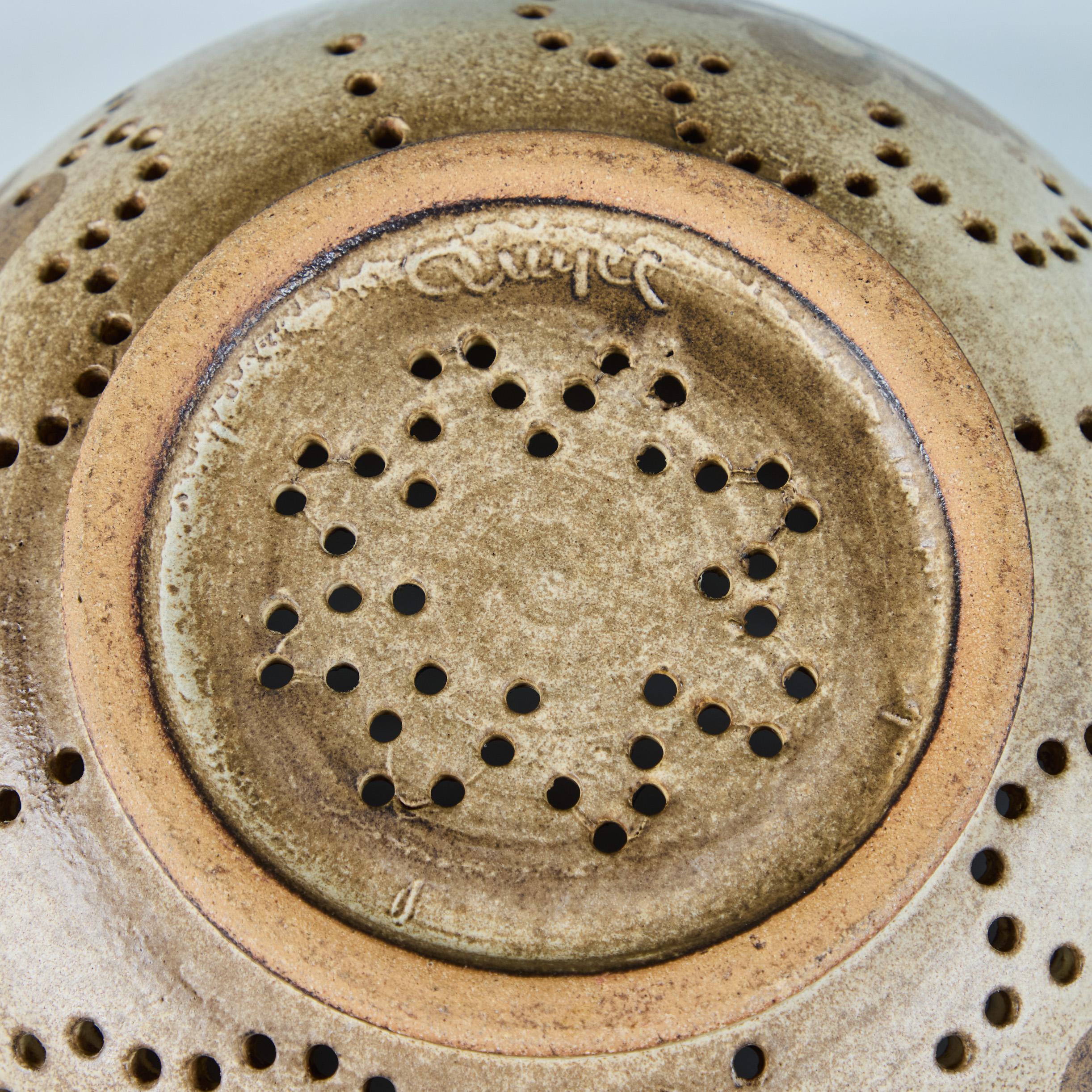 Studio Pottery - Colapasta con motivo floreale in vendita 5