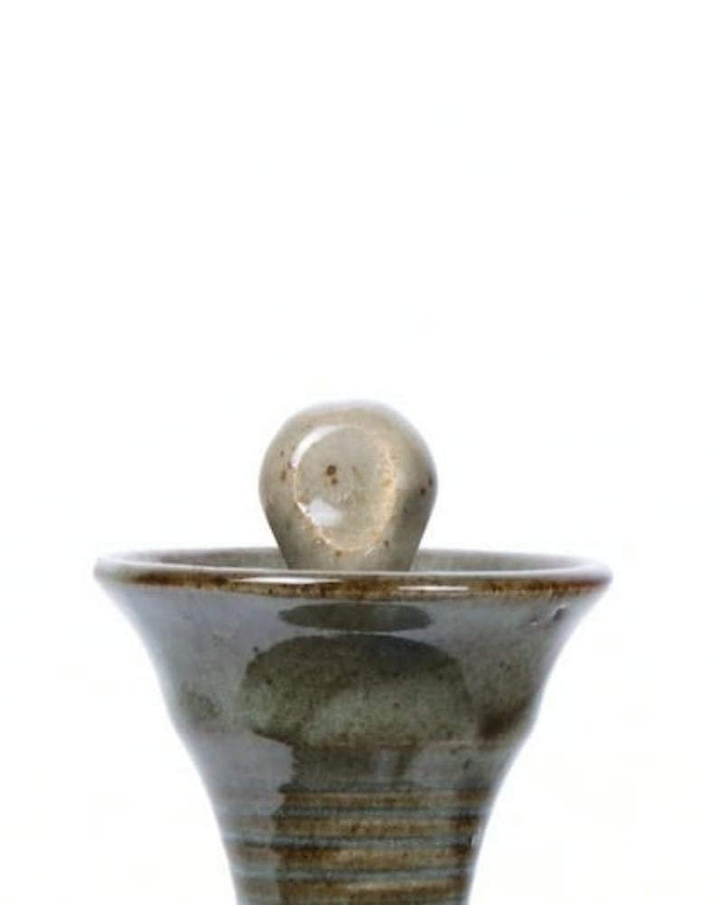 20ième siècle Studio Pottery, carafe à décanter en vente