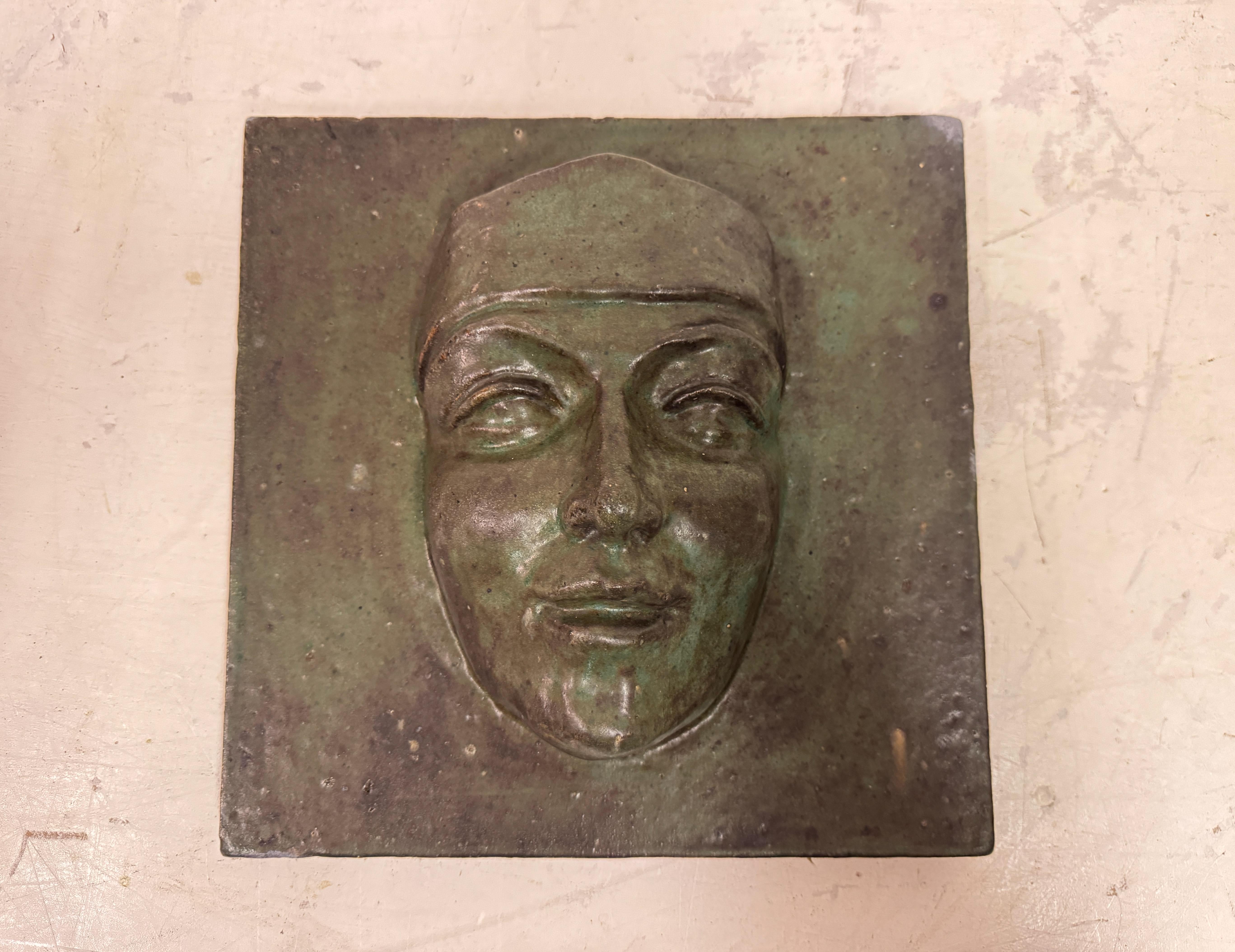 Mid-Century Modern Plaque de visage en Studio Pottery, milieu du 20e siècle en vente