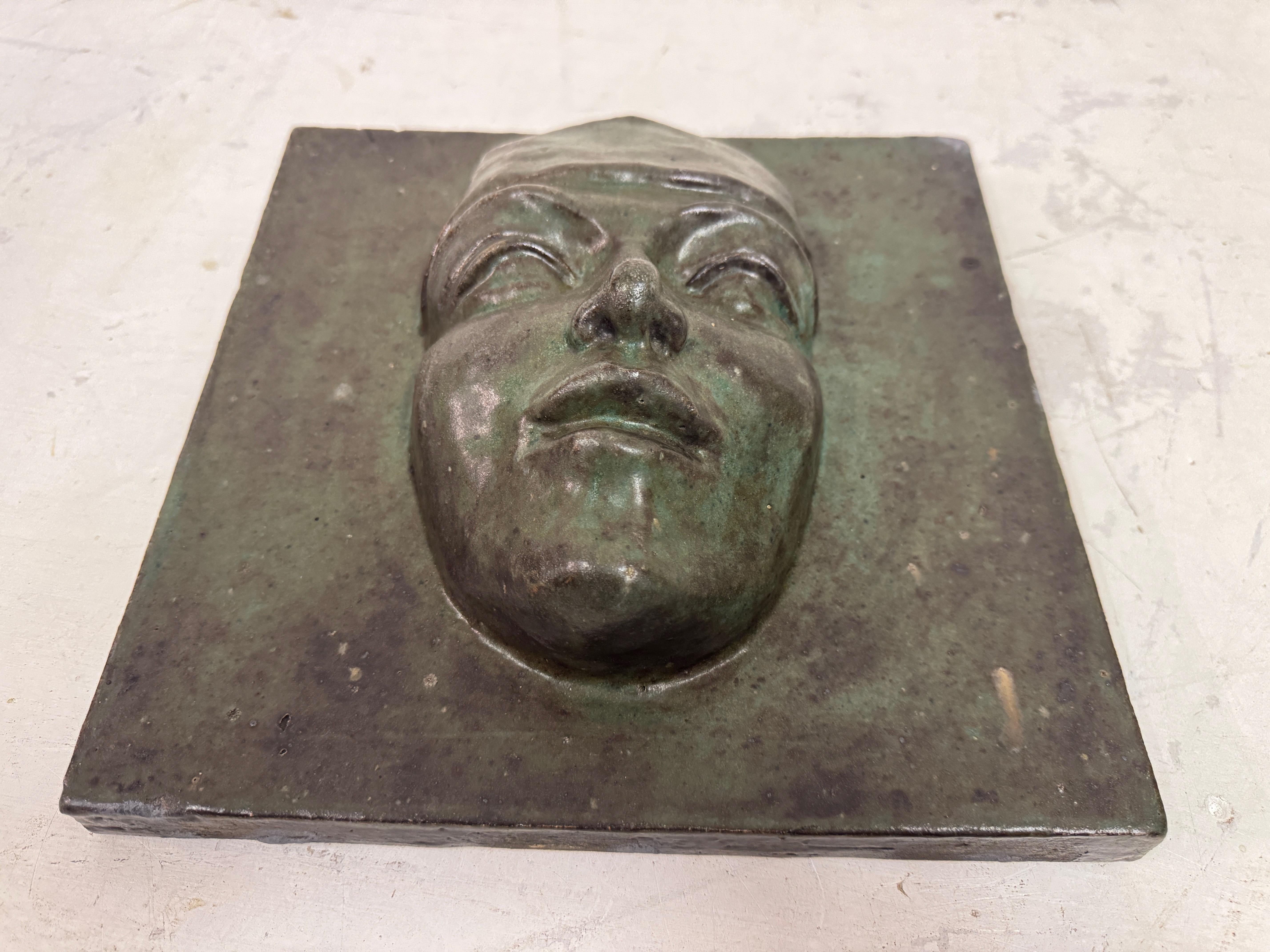Européen Plaque de visage en Studio Pottery, milieu du 20e siècle en vente
