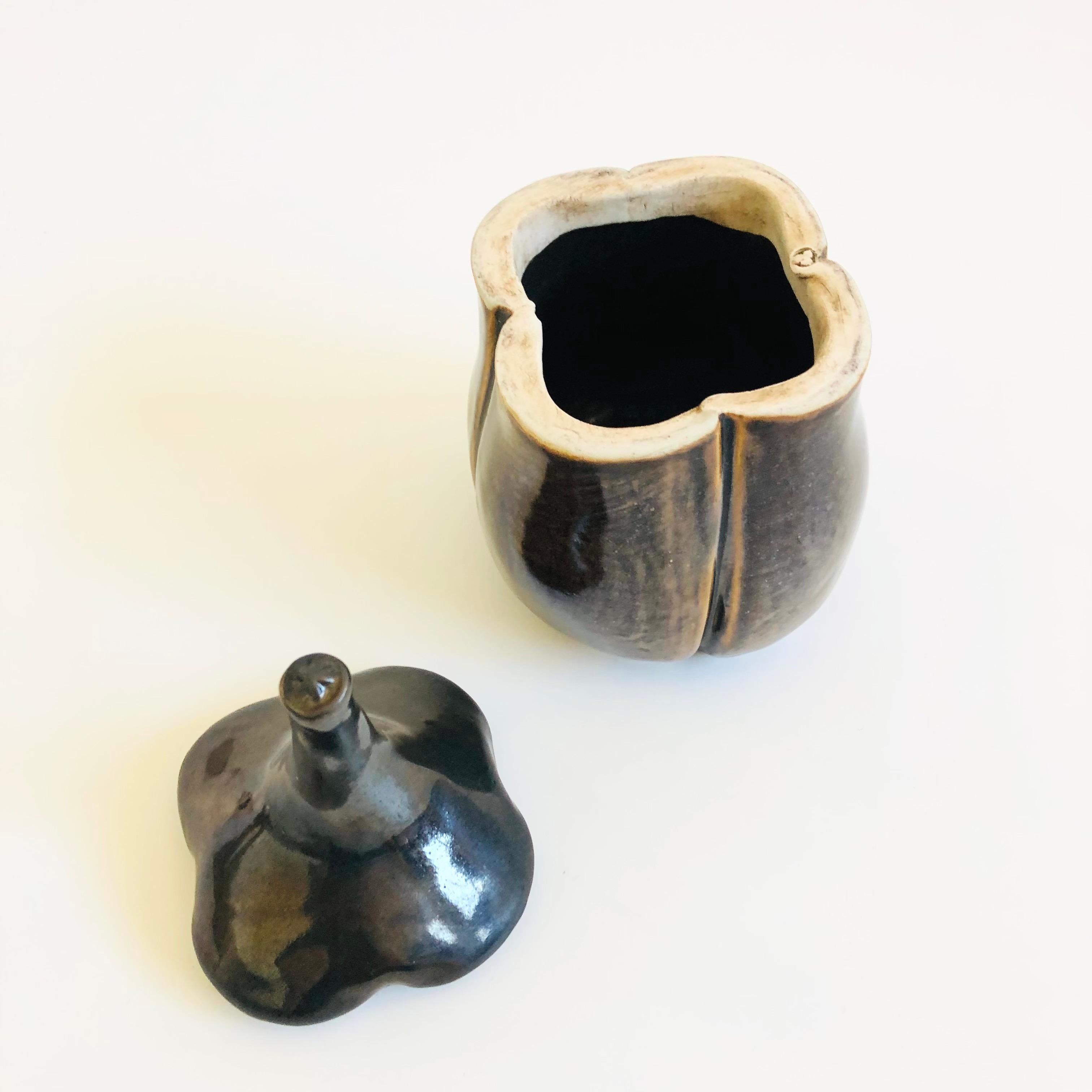 XX secolo Studio Pottery Vasetto di Aglio in vendita