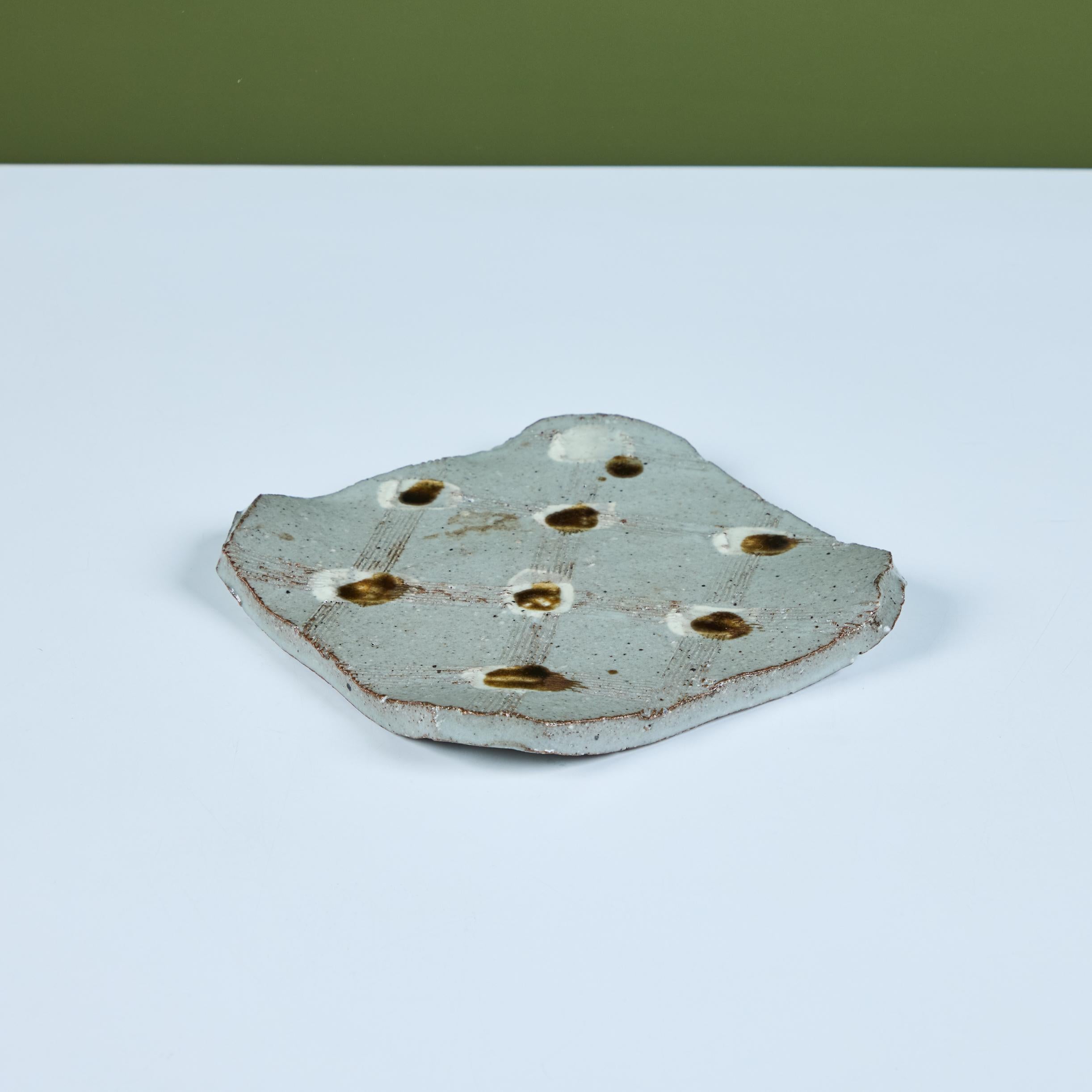Plato esmaltado Studio Pottery Estadounidense en venta