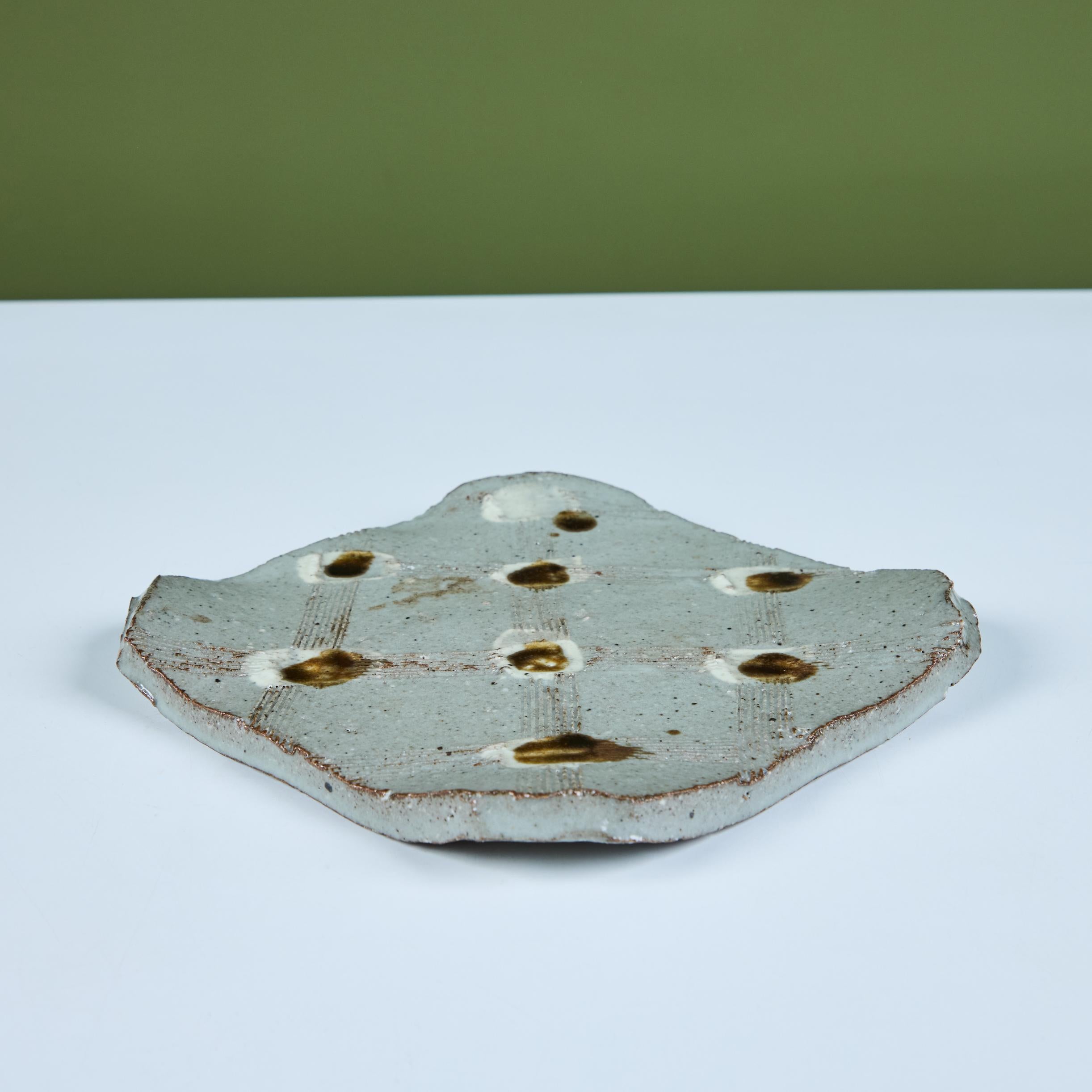 Plato esmaltado Studio Pottery en venta 1