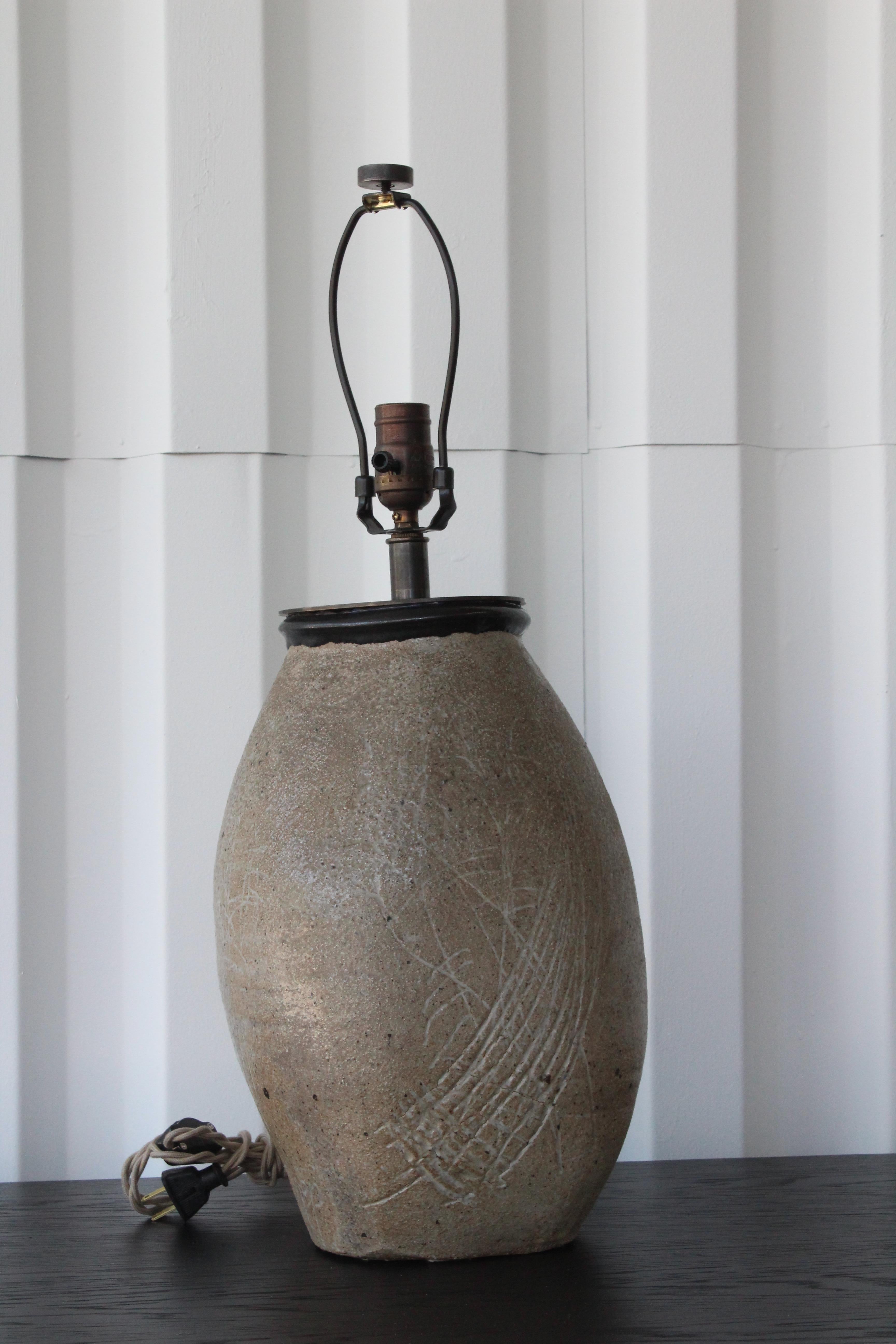 Studio Pottery Lamp by Larry Shep, USA, 1960s In Excellent Condition In Los Angeles, CA