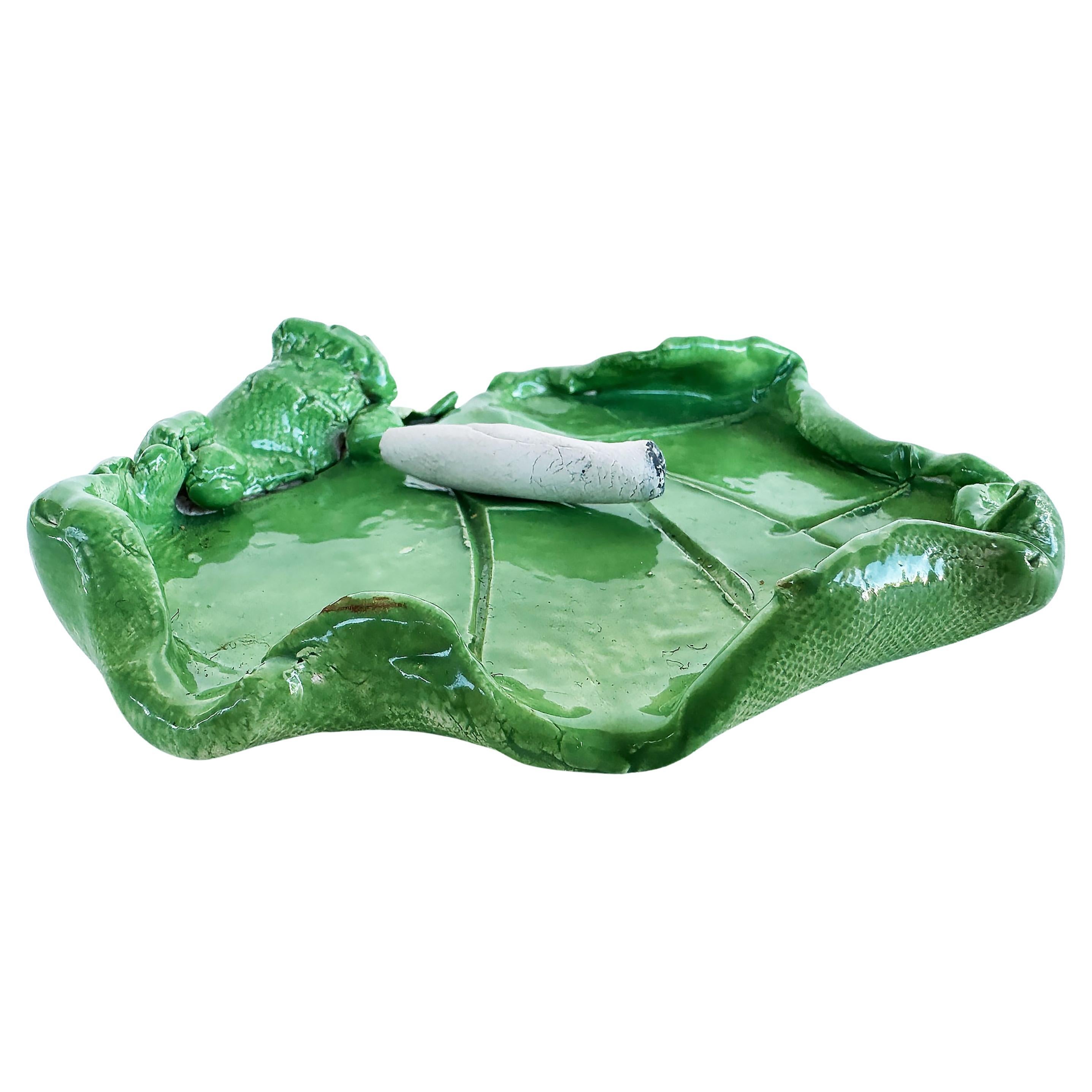 Cenicero Studio Pottery Hoja con Cigarrillo de Marihuana Separado en venta