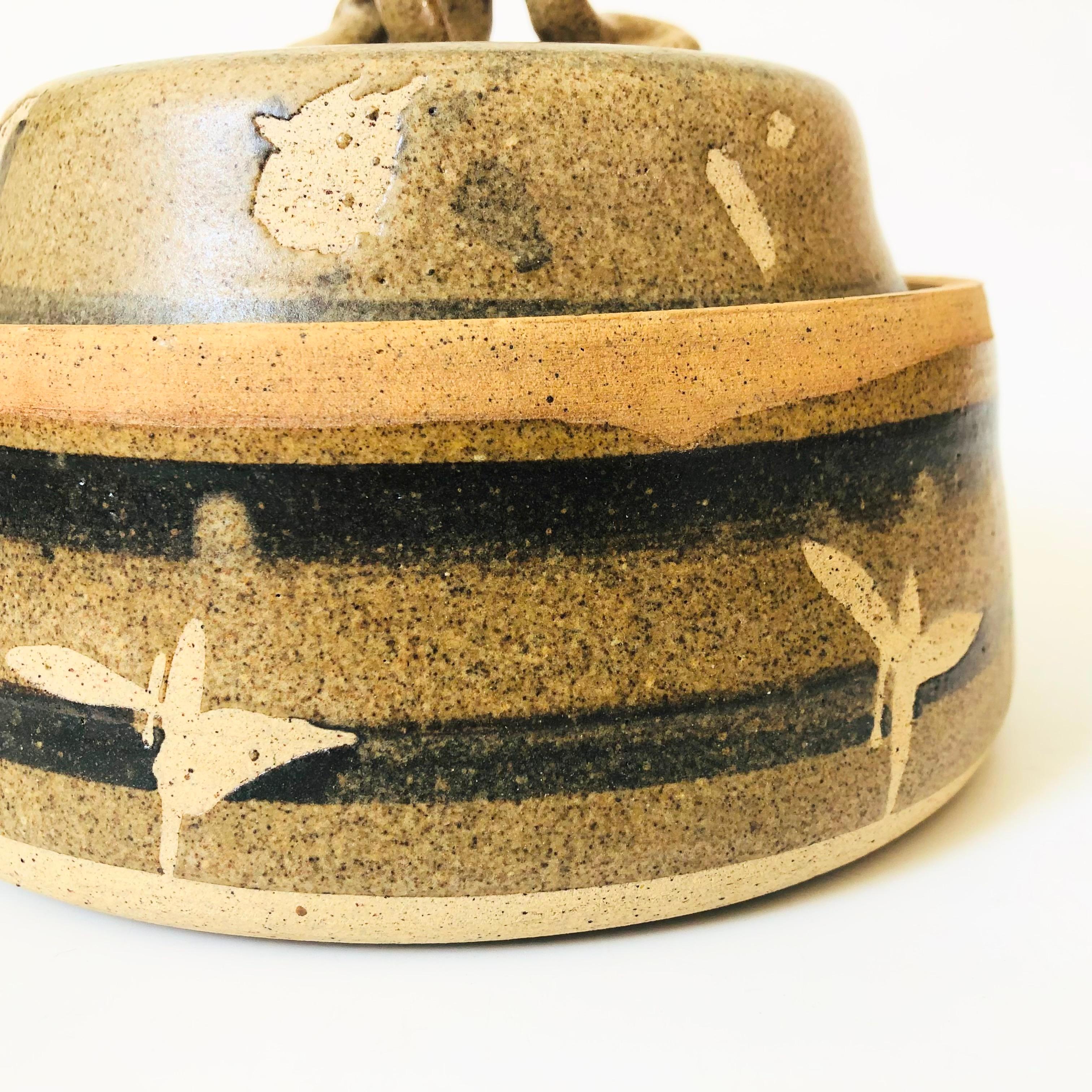 Studio Pottery Lidded Serving Bowl In Good Condition For Sale In Fairfield, CA