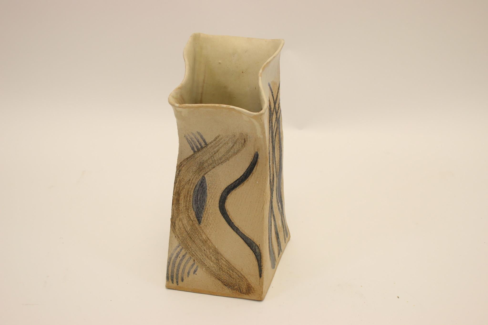 Studio Pottery, Modell-Vase aus Dänemark, gekennzeichnet RUTH 87 (Töpferwaren) im Angebot