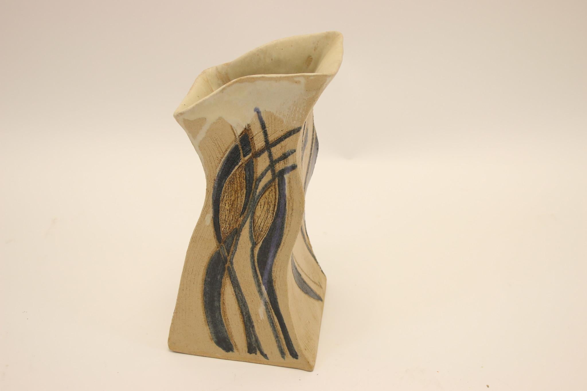 Studio Pottery, Modell-Vase aus Dänemark, gekennzeichnet RUTH 87 im Angebot 1