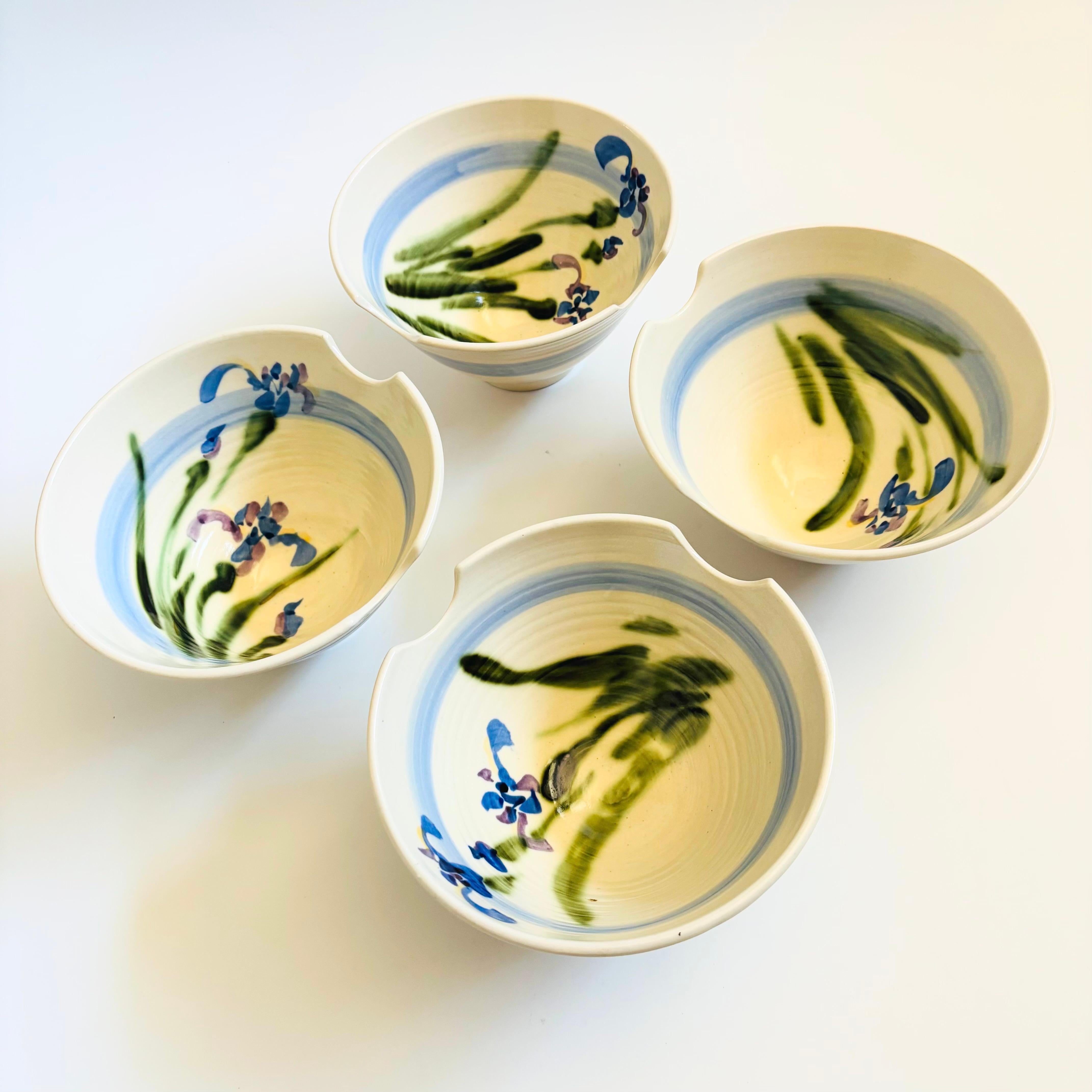 20ième siècle Bols à nouilles avec porte-baguettes de Studio Pottery - Lot de 4 en vente