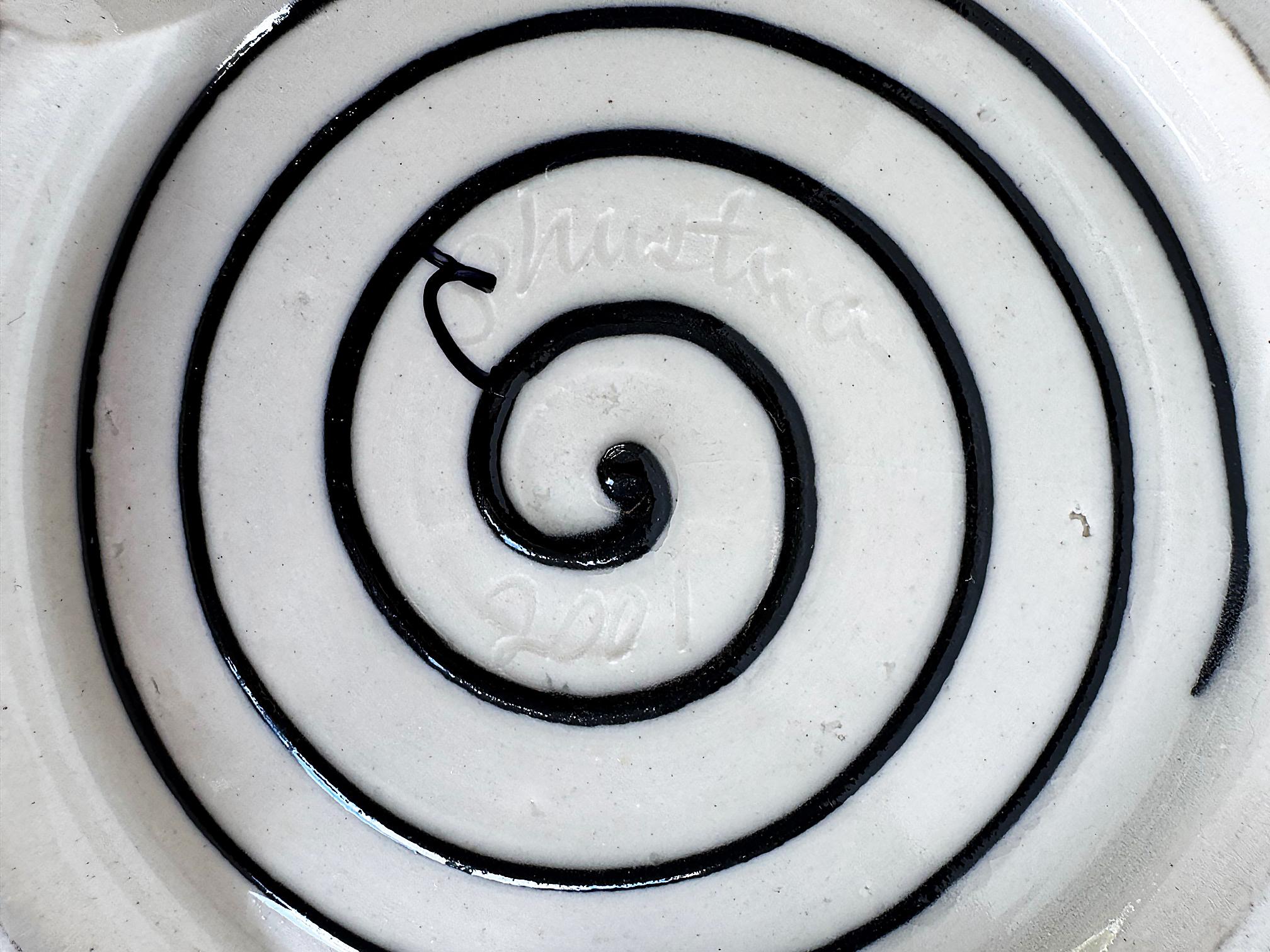 Studio Pottery Post Modern Abstract Centerpiece Bowl In Good Condition For Sale In Miami, FL