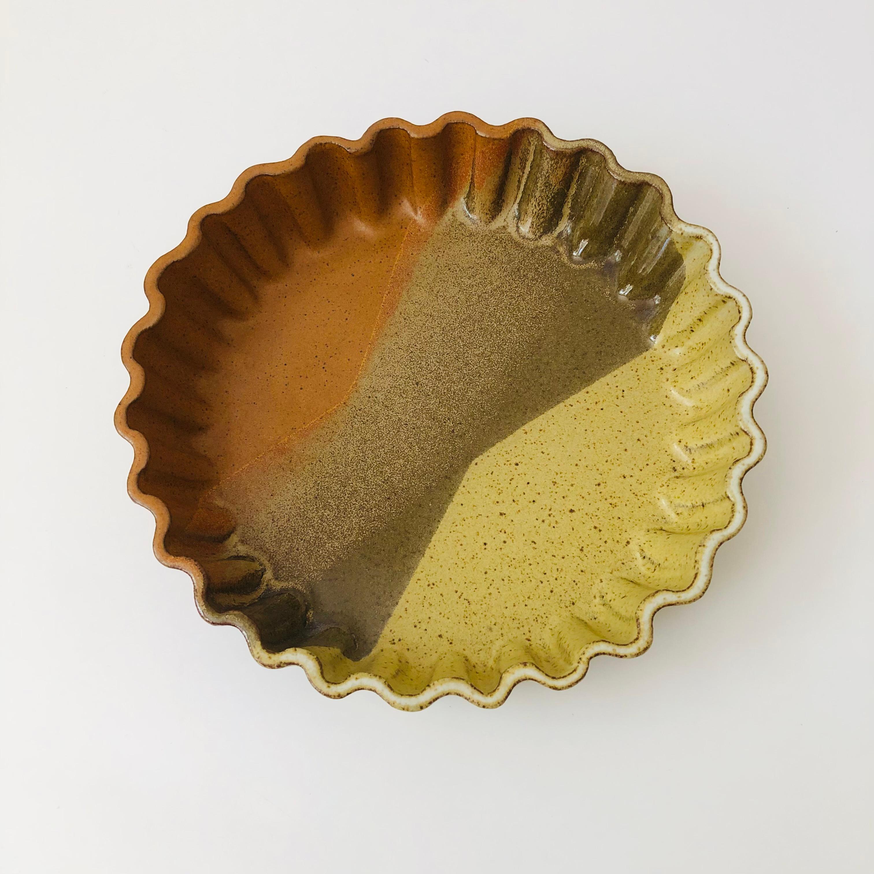 Organique Plat à quiche de Studio Pottery en vente