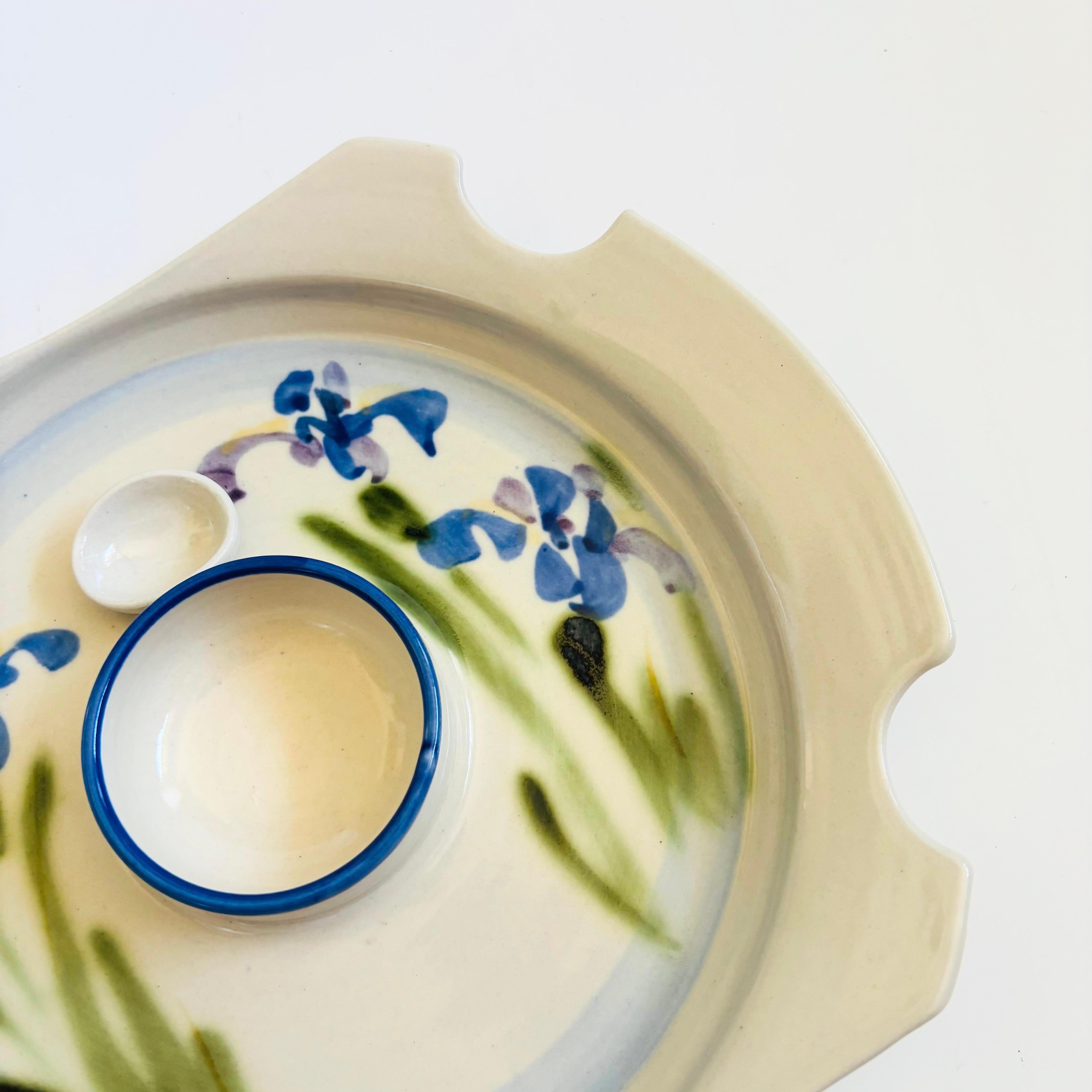 Studio Pottery Serving Plate with Chopstick Rest In Good Condition For Sale In Fairfield, CA