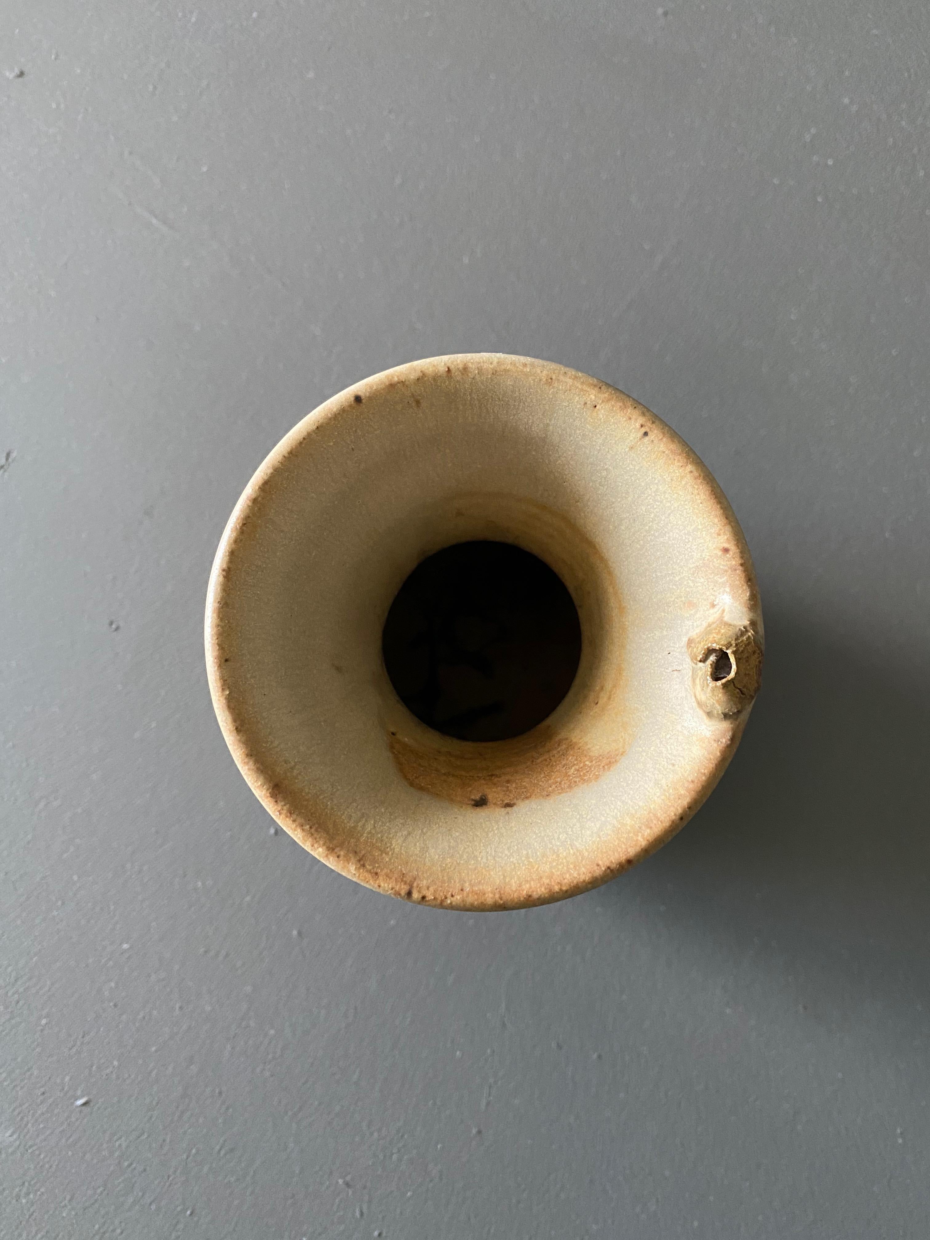 Mid-Century Modern Vase en céramique signé Studio Pottery en vente