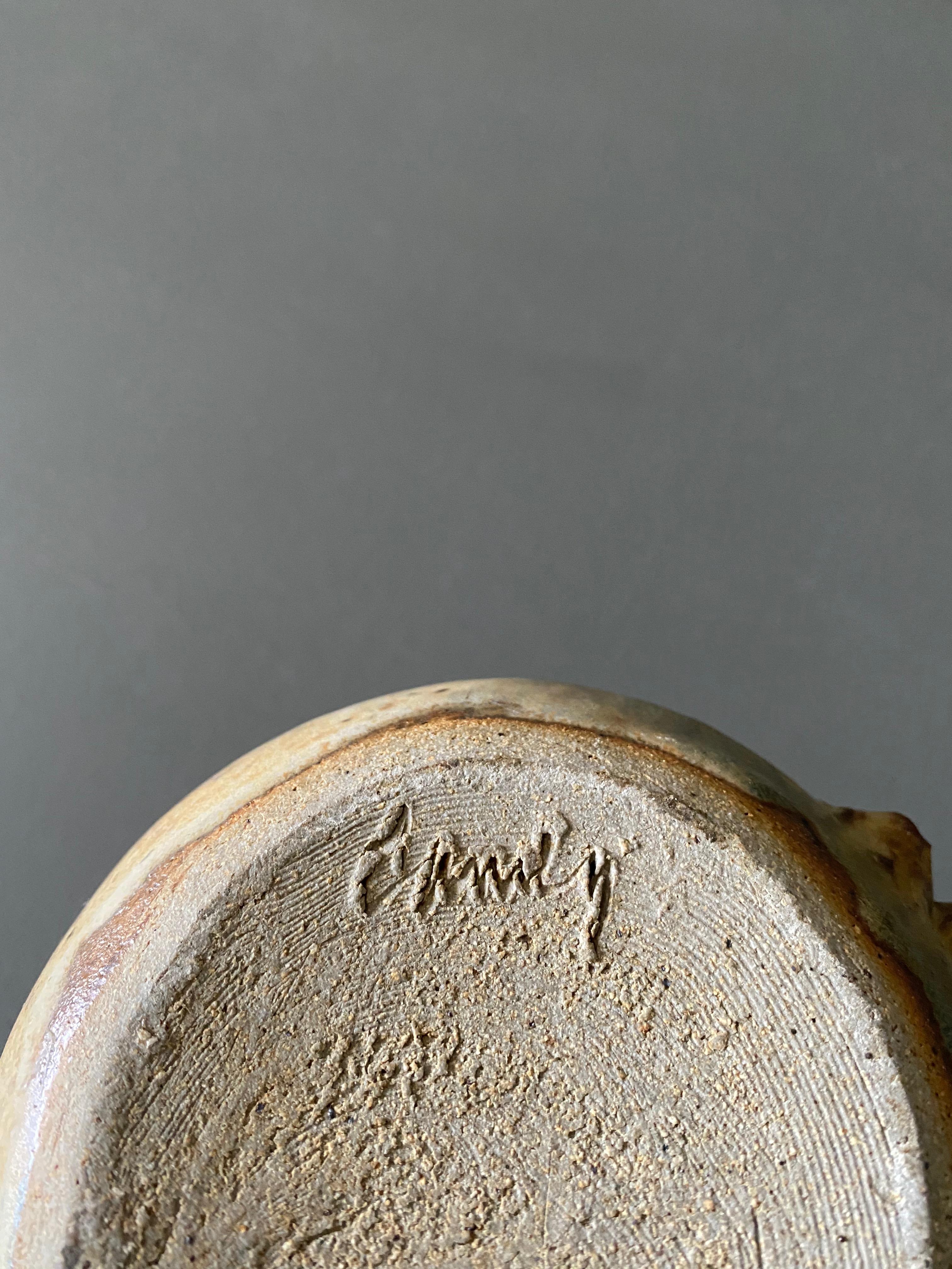Milieu du XXe siècle Vase en céramique signé Studio Pottery en vente
