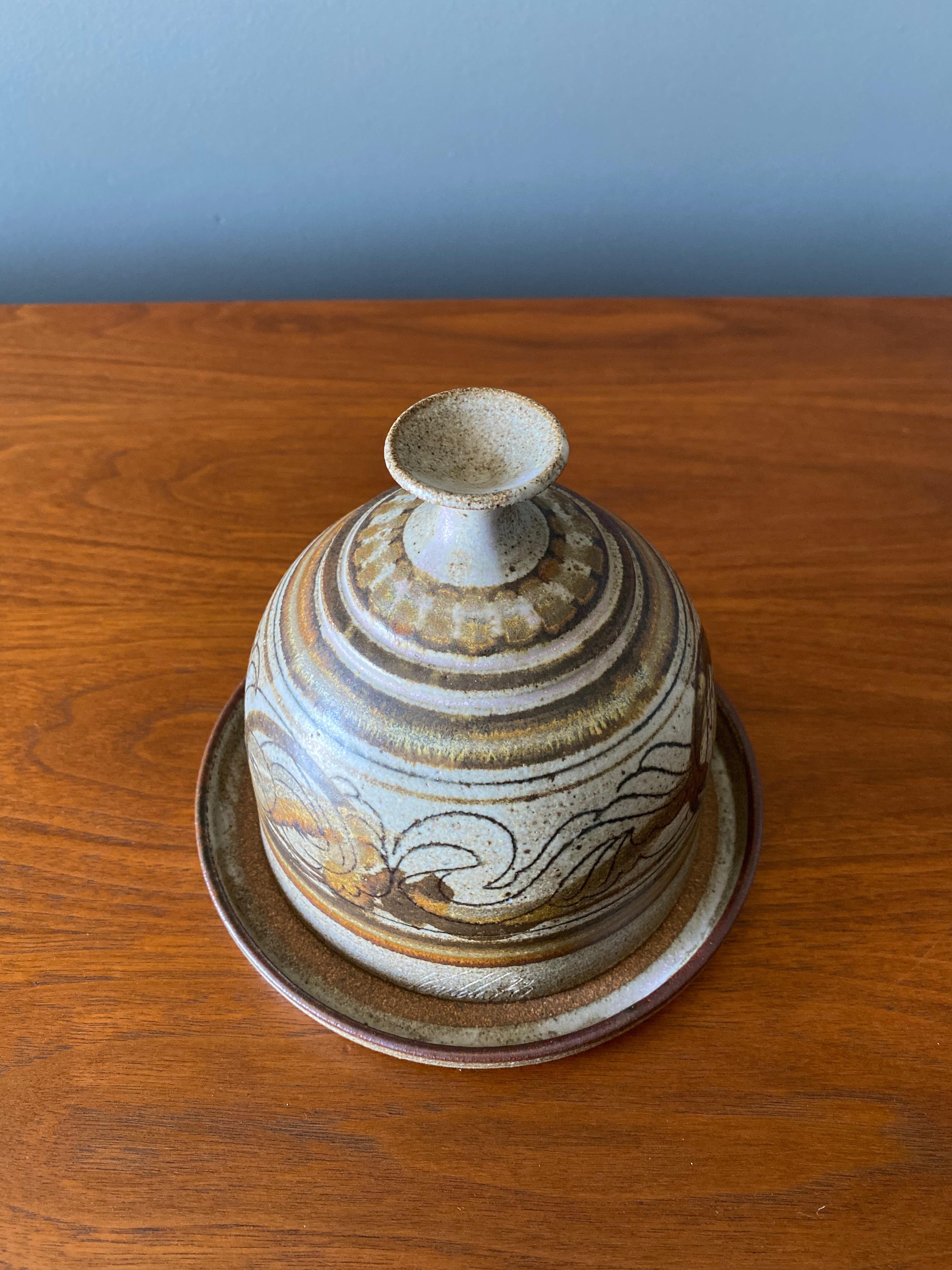 Studio Pottery Signed Lidded Plate, circa 1976 For Sale 2