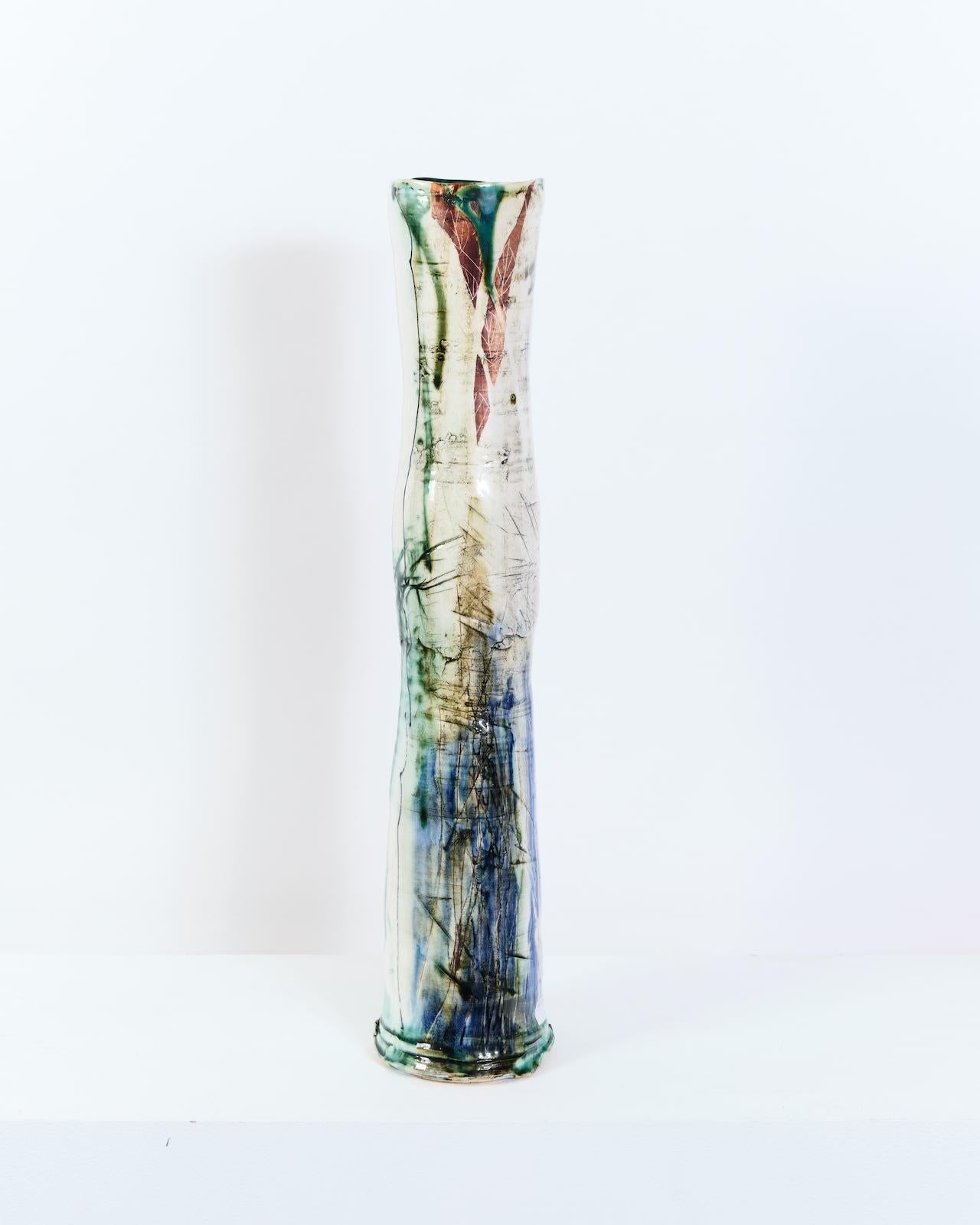 Steingut mit polychromer Verzierung 
H60 x D12 cm
