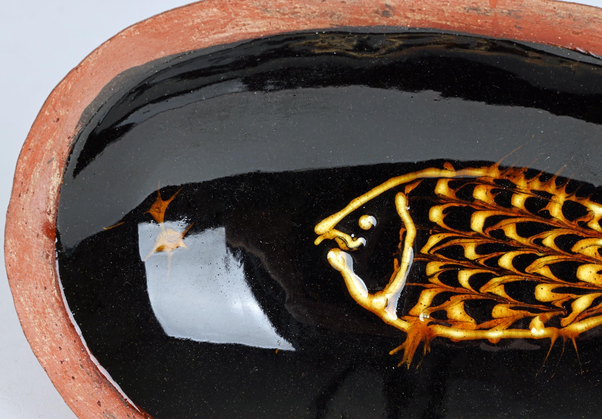 Studio Pottery Slipware Fish Decorated Terracotta Dish In Good Condition For Sale In Bishop's Stortford, Hertfordshire