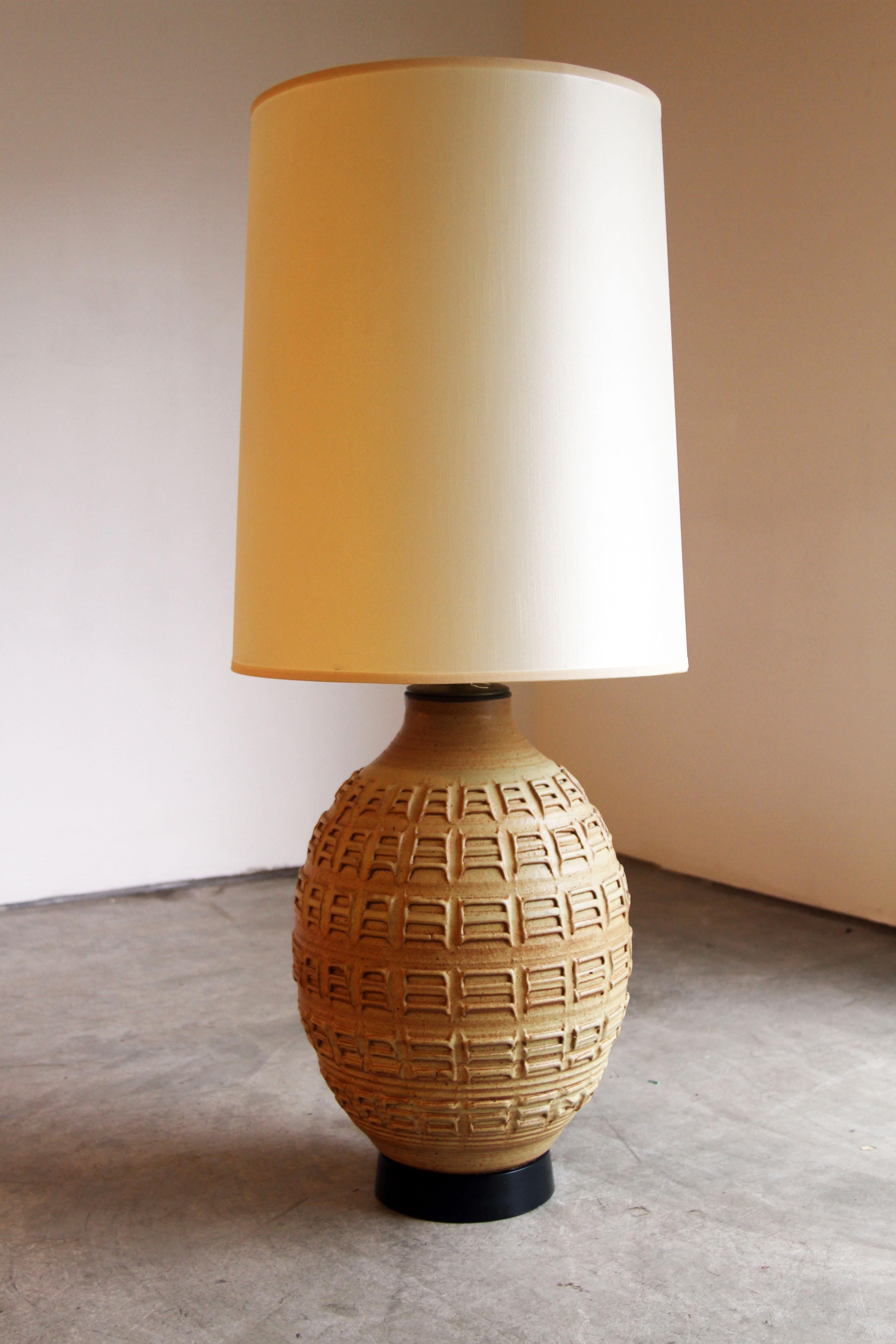 Mid-Century Modern Studio Pottery Table Lamp by Bob Kinzie Original Shade