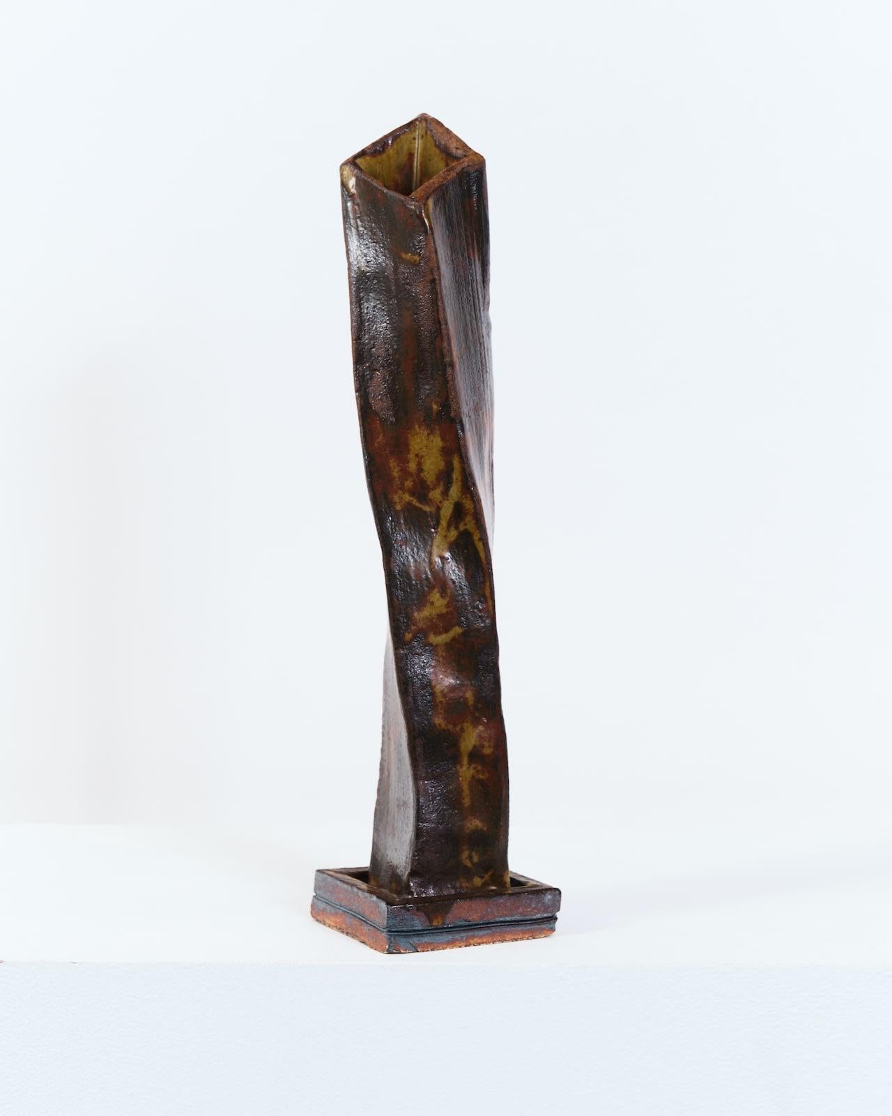 Grès cuit au feu de bois
H35 x L8 x P7,5 cm