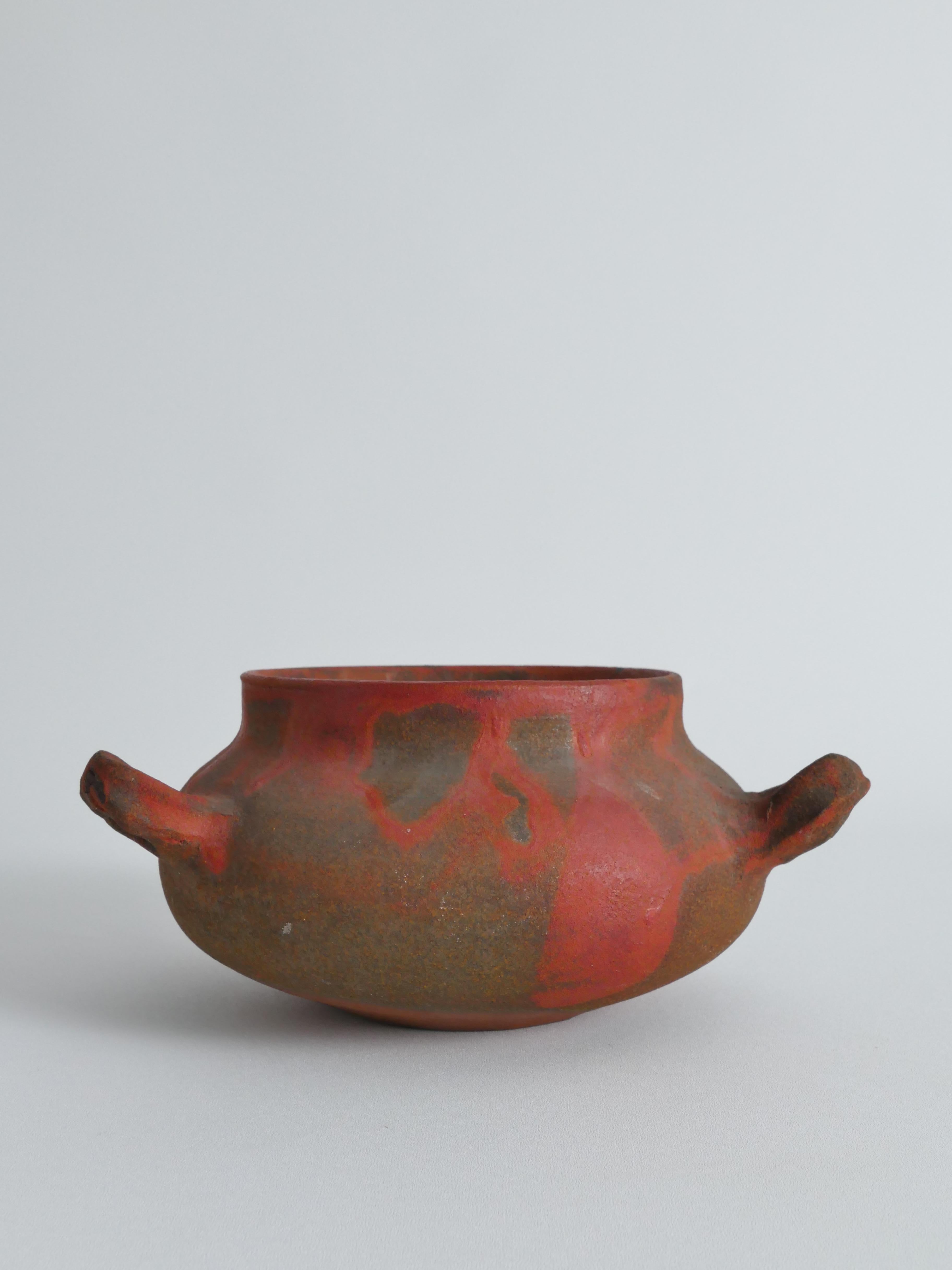 Studio Pottery Vaisseau en céramique à trois anses en faïence en vente 2