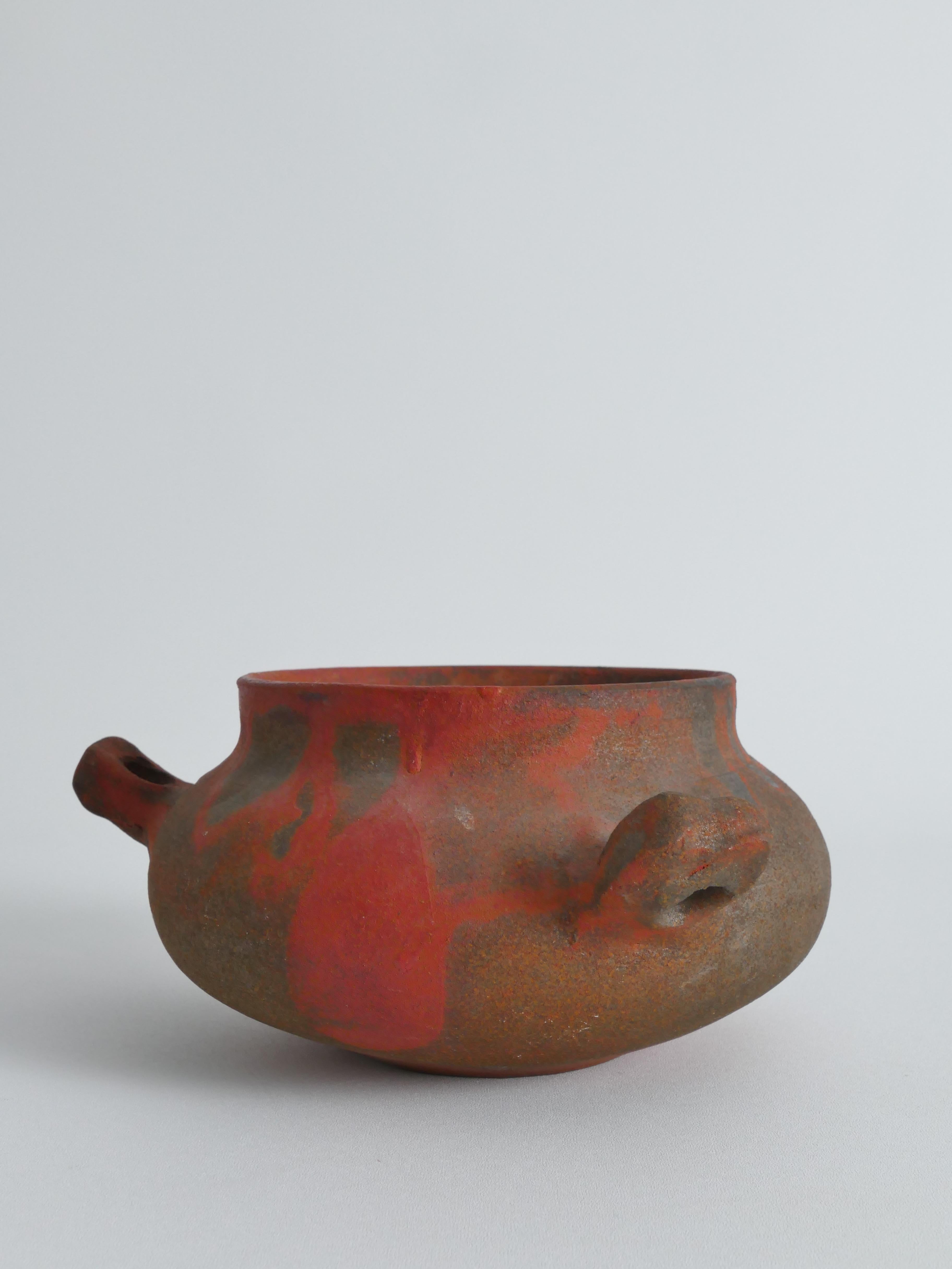 Studio Pottery Vaisseau en céramique à trois anses en faïence en vente 3