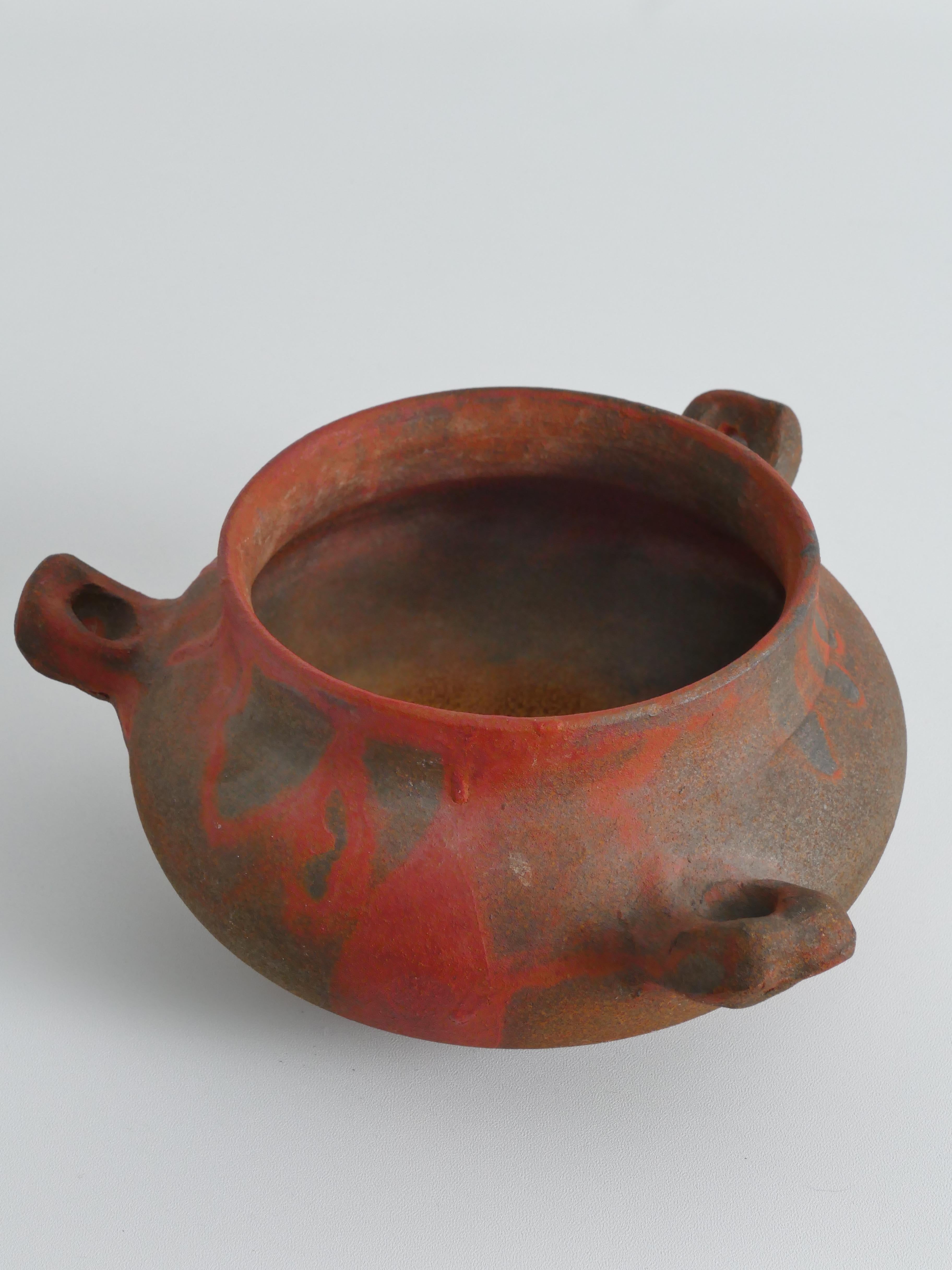 Studio Pottery Vaisseau en céramique à trois anses en faïence en vente 7