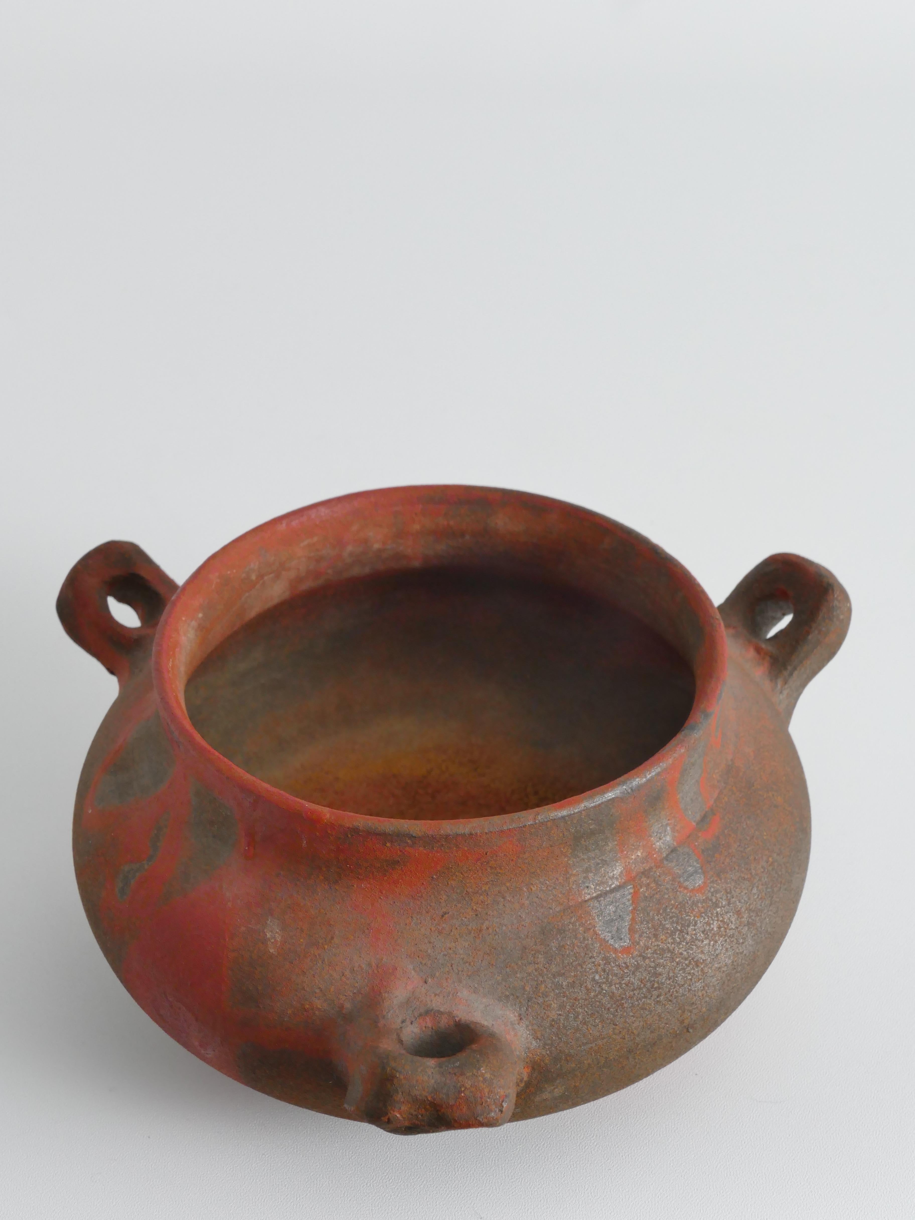 Studio Pottery Vaisseau en céramique à trois anses en faïence en vente 9