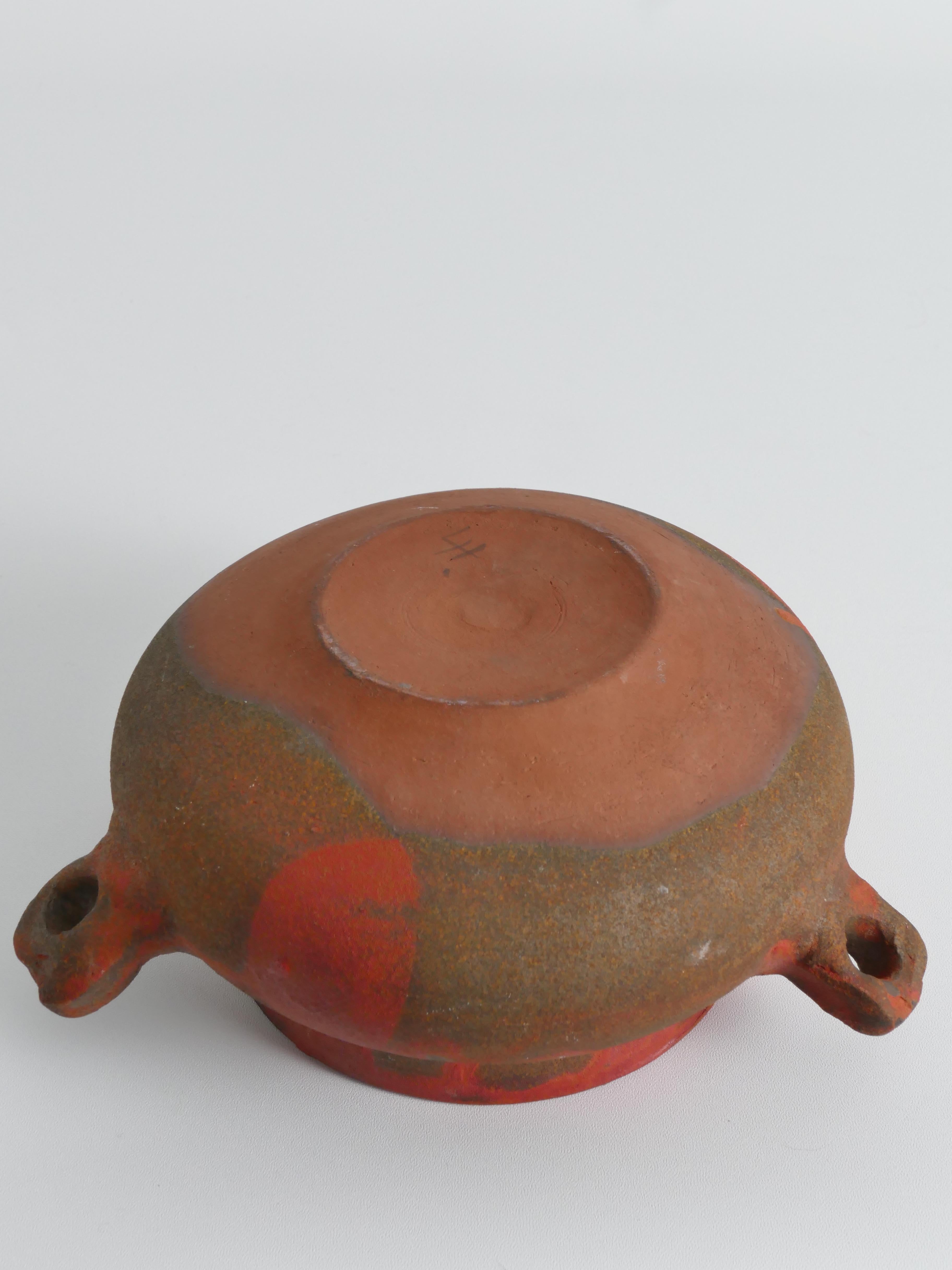Studio Pottery Vaisseau en céramique à trois anses en faïence en vente 11