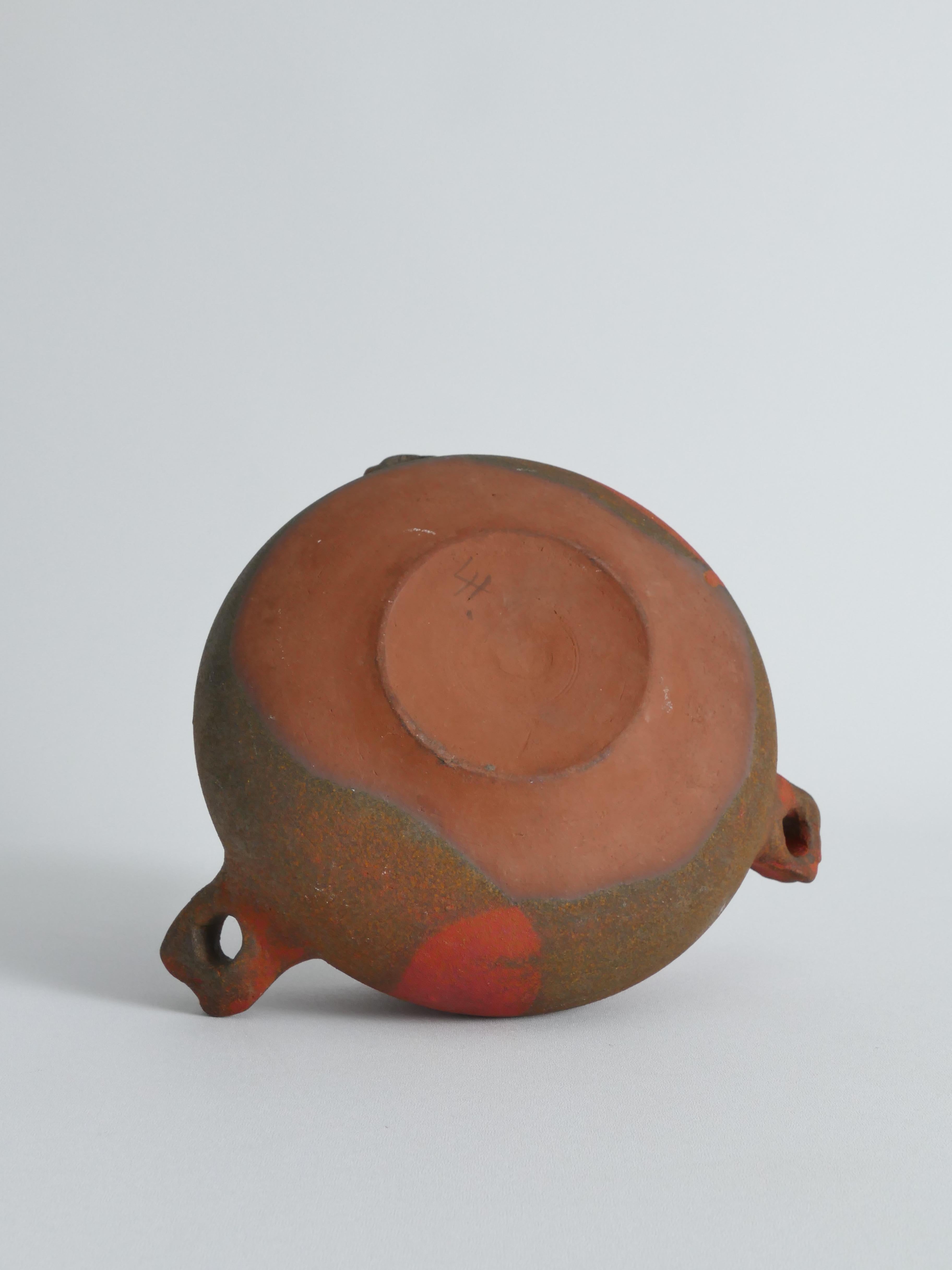 Vernissé Studio Pottery Vaisseau en céramique à trois anses en faïence en vente