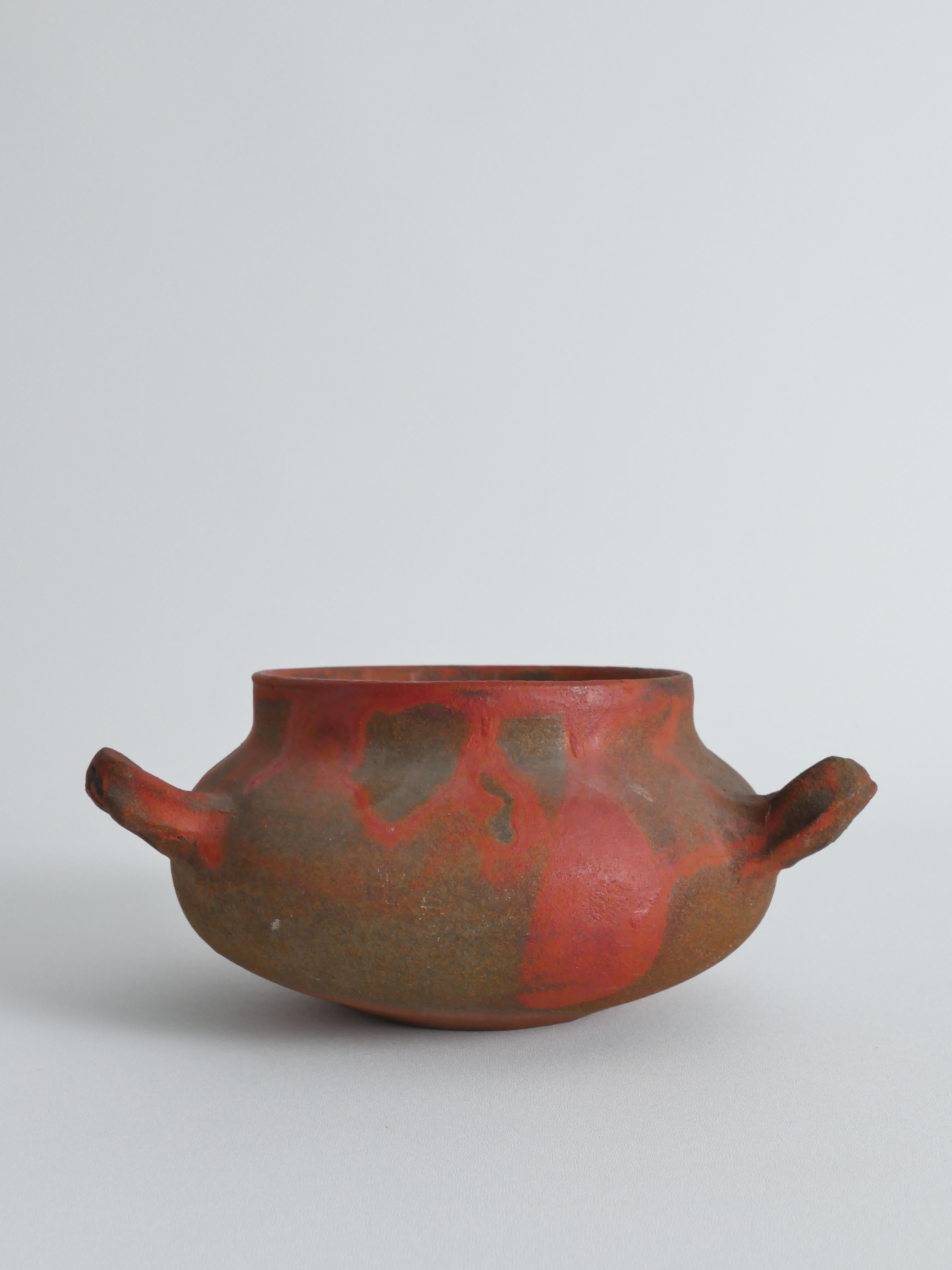 Studio Pottery Vaisseau en céramique à trois anses en faïence en vente 1