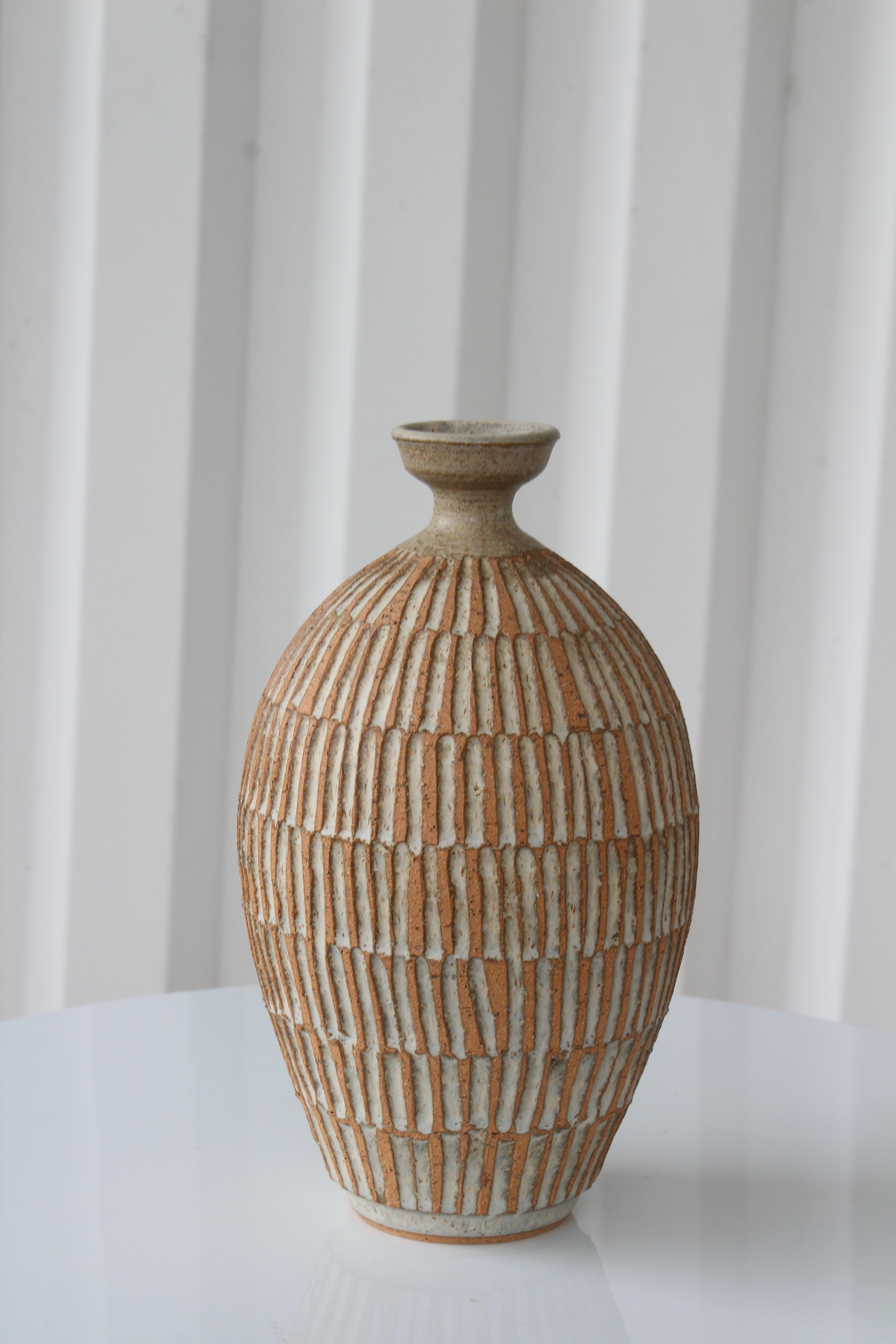 A vintage 1960s studio ceramic vase, signed Willet Studio. In excellent condition. Base is 3 inches in diameter, widest point of the vase is 6 inches in diameter. 10 inches high.
