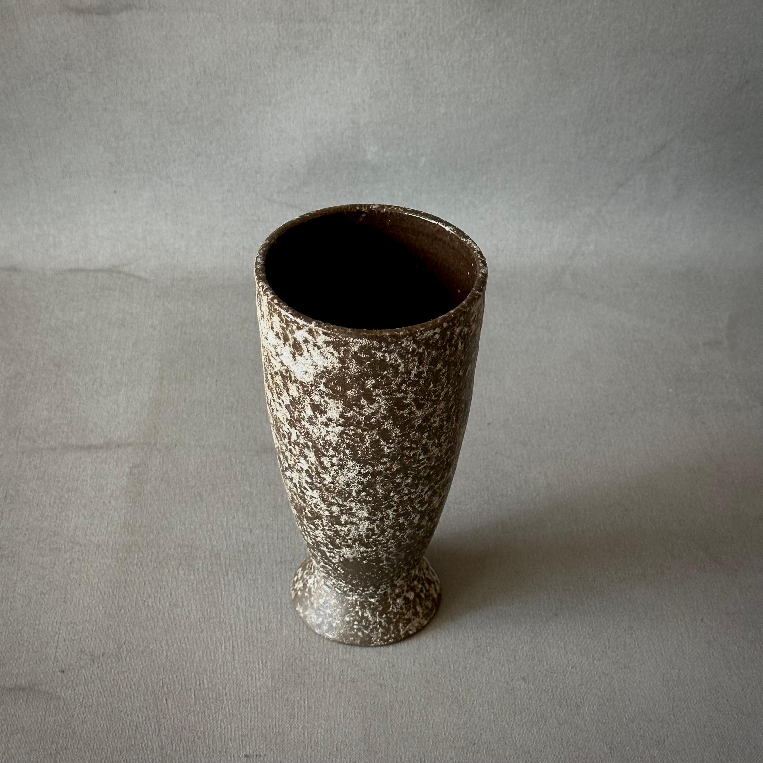 Brown studio pottery vase with grey splatter finish.

Sweden, circa 1970

Dimensions: 4W x 4D x 8H