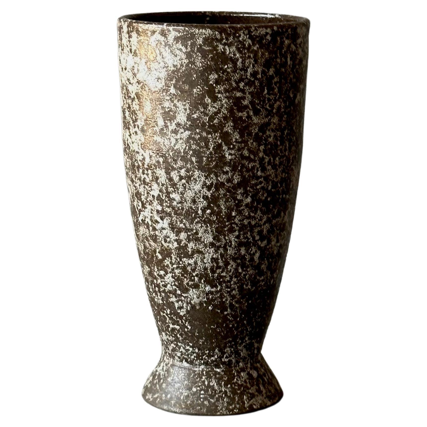 Studio Pottery Vase im Angebot