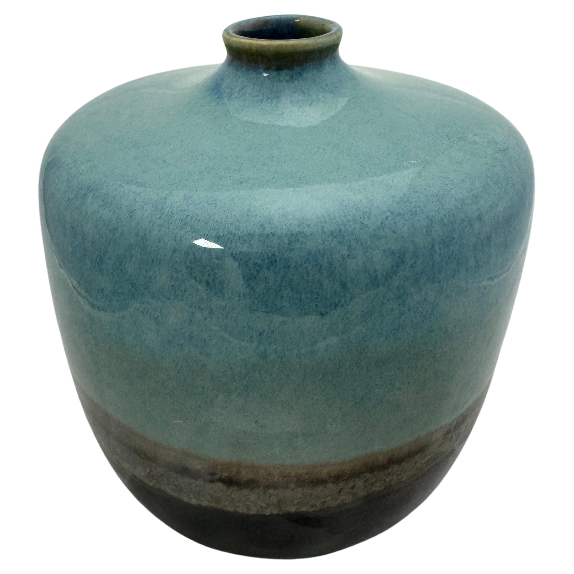 Studio Pottery Vase im Angebot