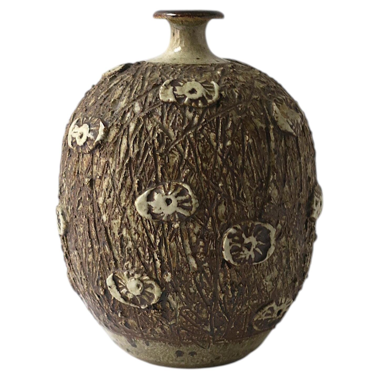 Vaso in ceramica artigianale, stile moderno organico, intorno al XX secolo