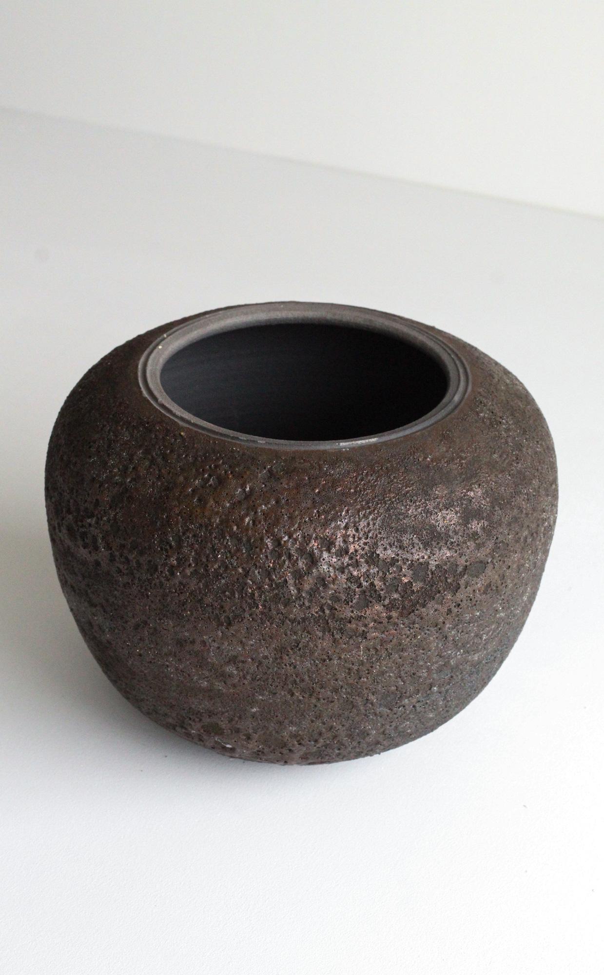 Studio Pottery Vessel Volcanic Glaze In Good Condition In San Diego, CA