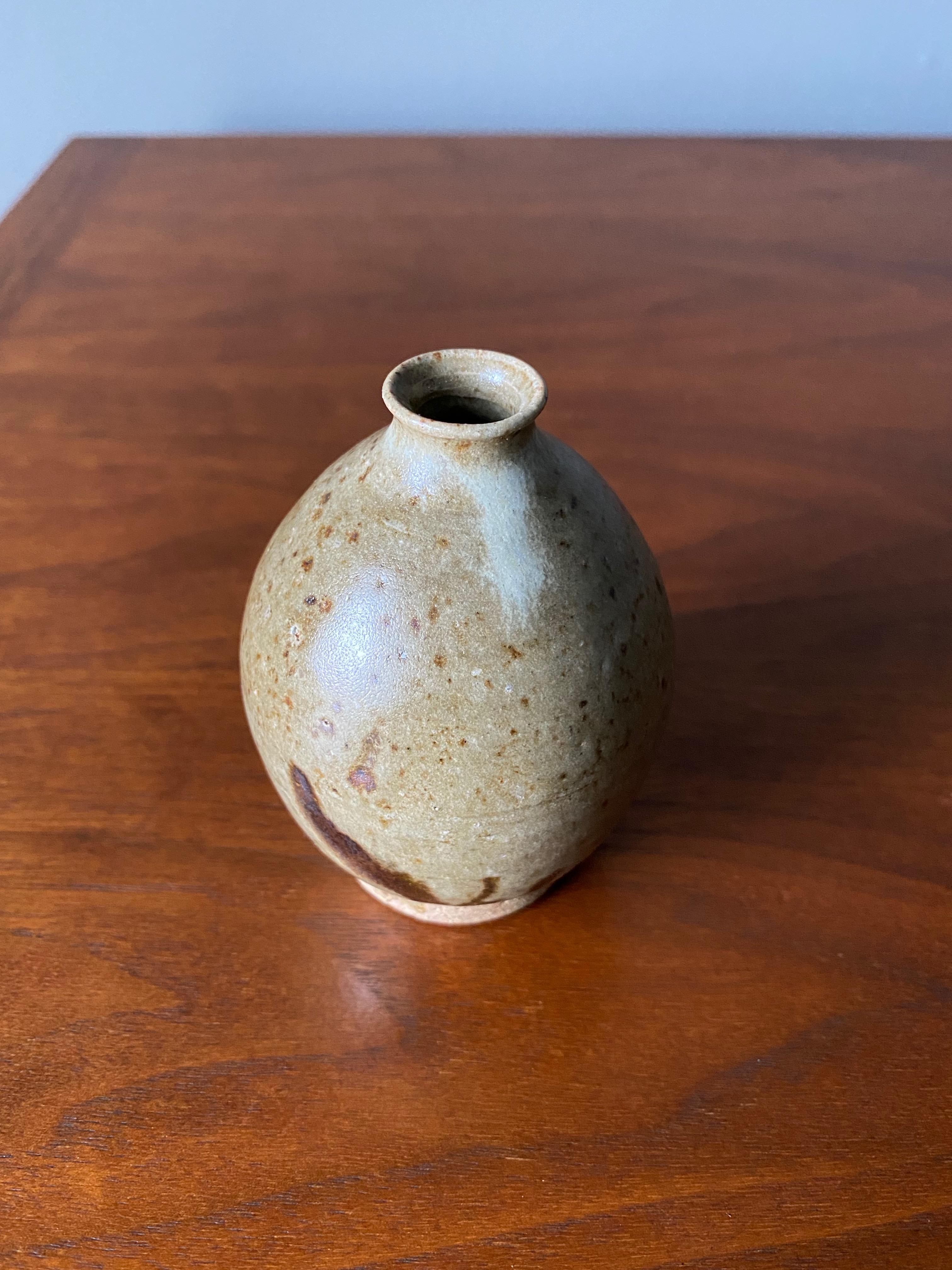 Mid-Century Modern Studio Pottery Weed Pot, circa 1975 For Sale