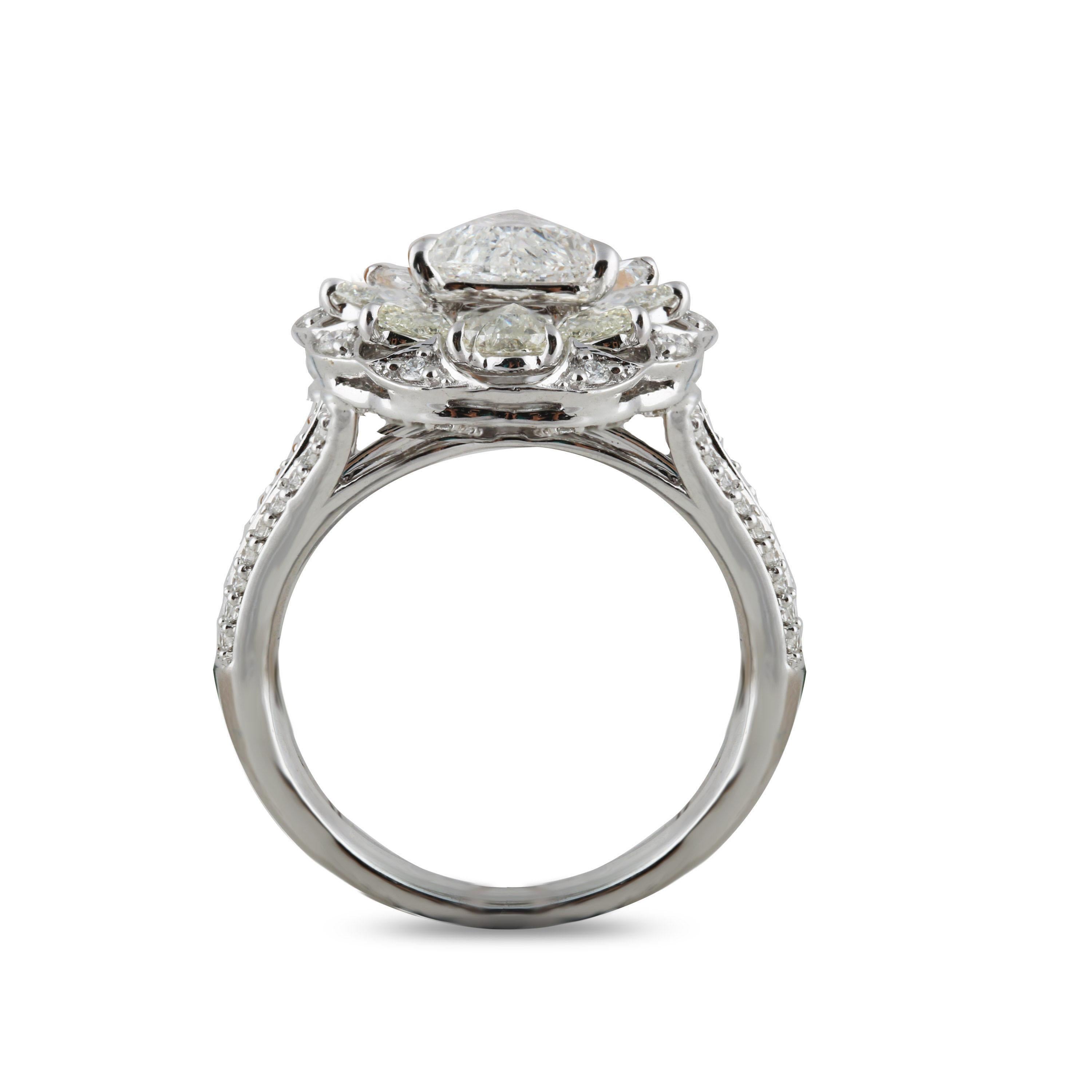 Studio Rêves 0.70 Carat Trillion Rose Cut Diamond Ring in 18 Karat Gold For Sale 1