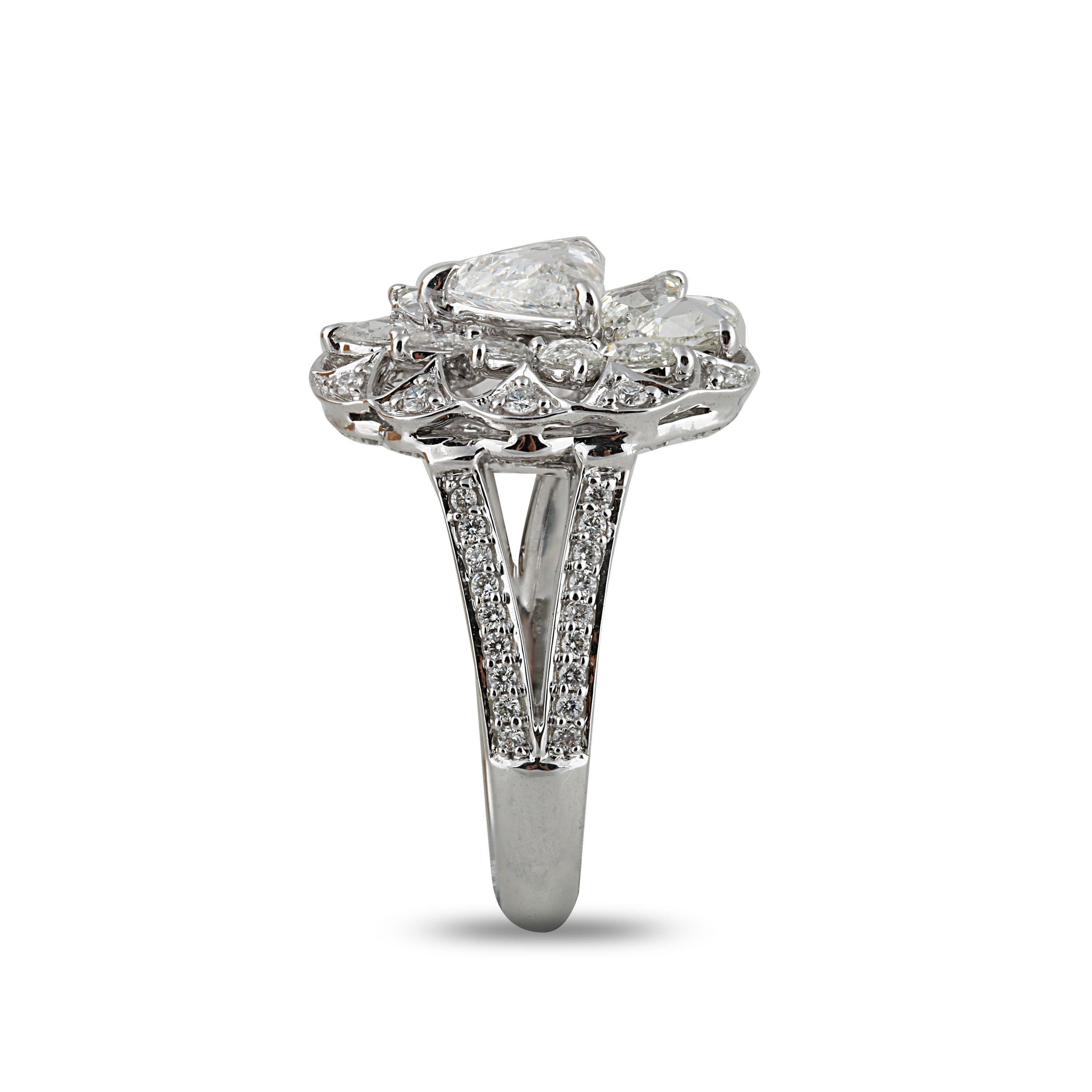 Studio Rêves 0.70 Carat Trillion Rose Cut Diamond Ring in 18 Karat Gold For Sale 2