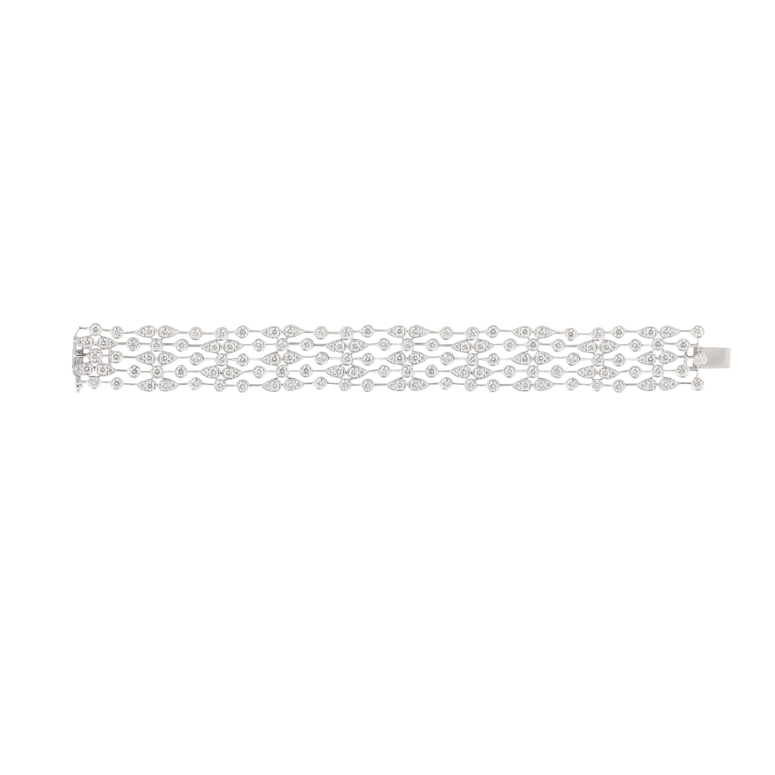 Women's Studio Rêves 10.3 Cts Modified Brilliant cut Diamond Tennis Bracelet in 14K Gold For Sale