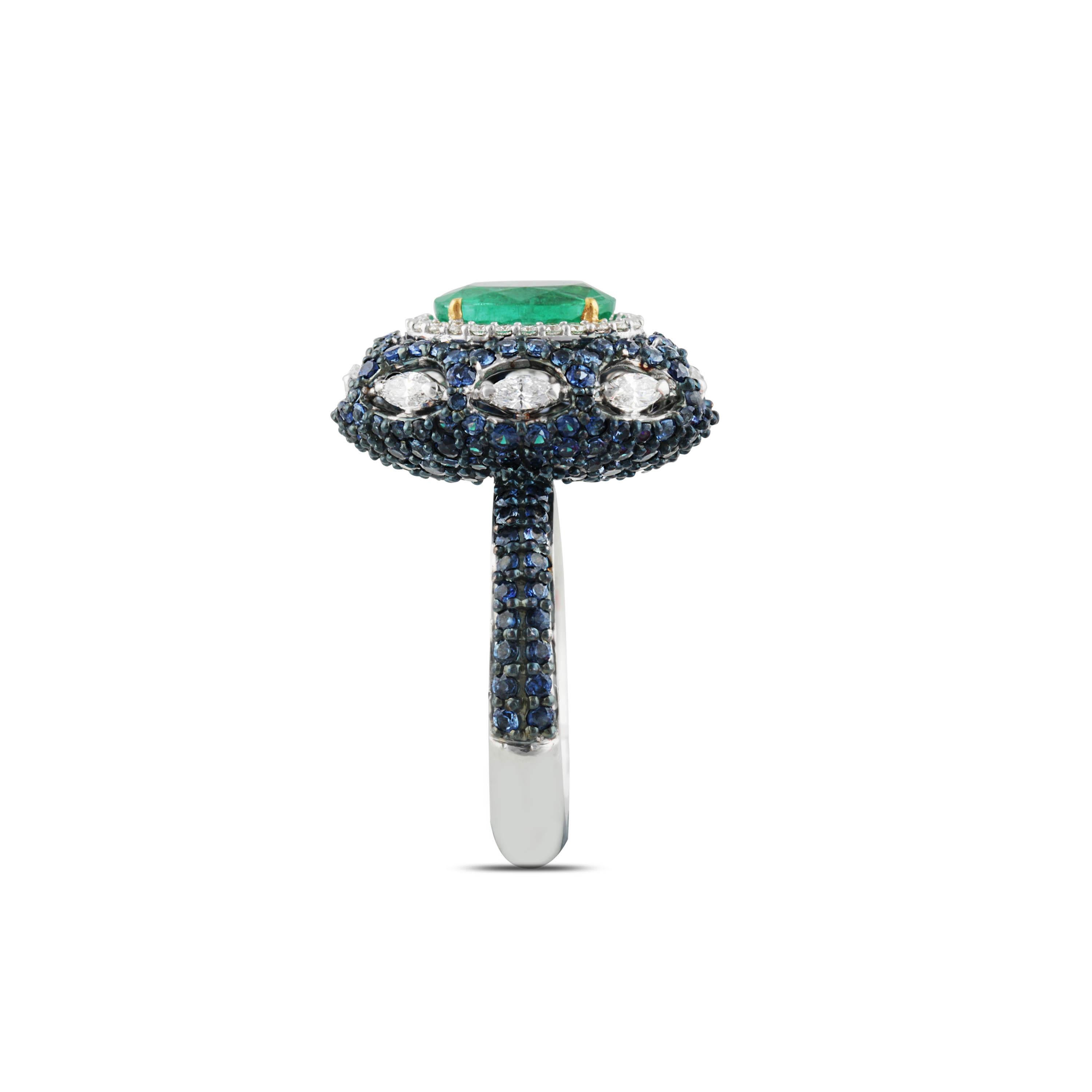 Oval Cut Studio Rêves 1.73 Oval Emerald with Diamonds and Blue Sapphire Ring in 18K Gold For Sale