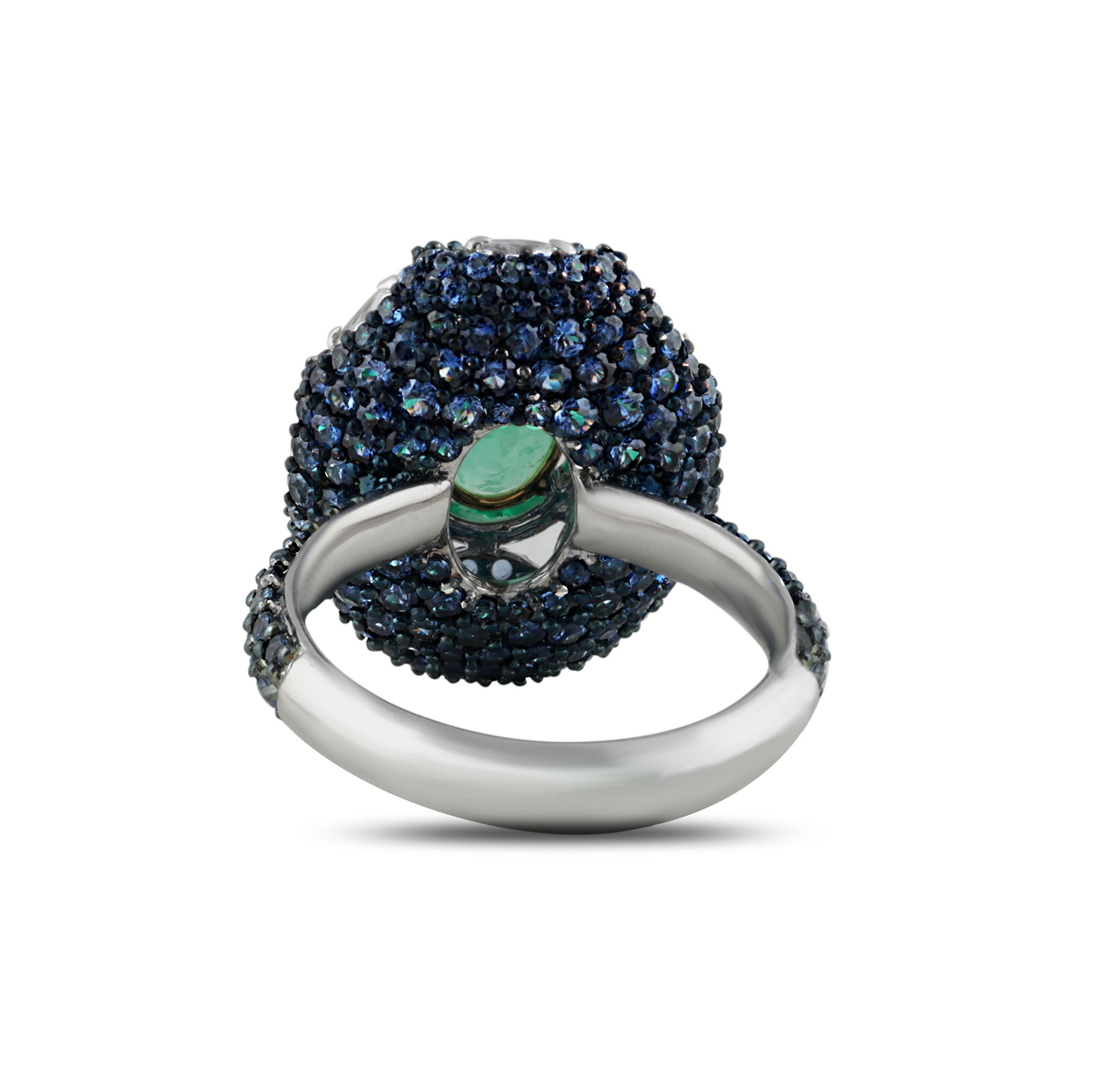 Studio Rêves 1.73 Oval Emerald with Diamonds and Blue Sapphire Ring in 18K Gold For Sale 1