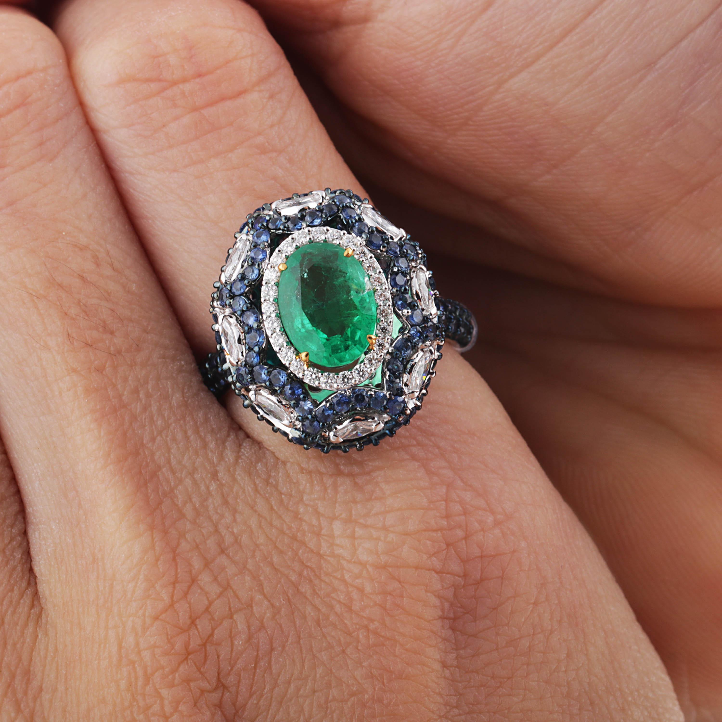 Studio Rêves 1.73 Oval Emerald with Diamonds and Blue Sapphire Ring in 18K Gold For Sale 2
